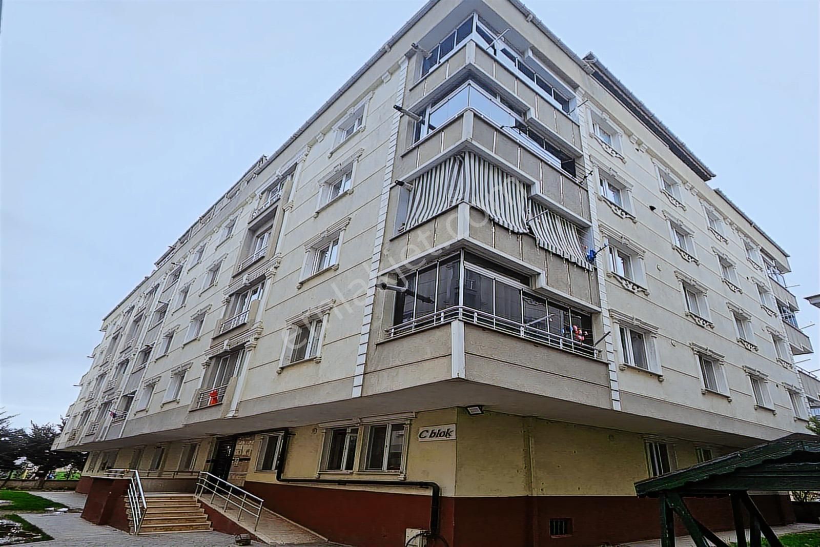 Çerkezköy Fatih Mah. Site İçinde 2+1 İskanlı Asansörlü Kombili