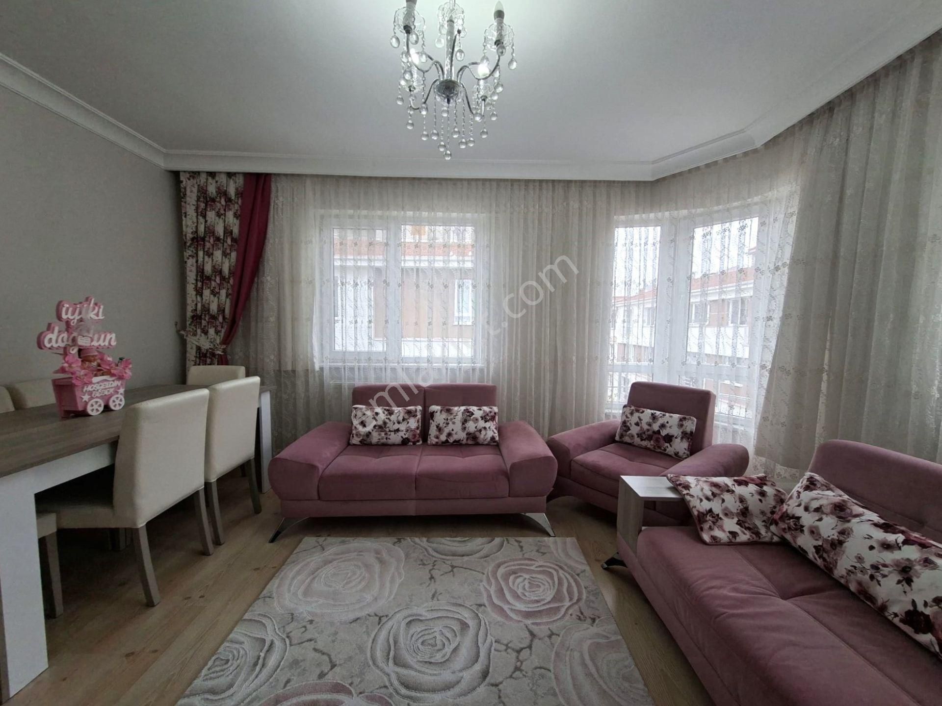 Recep Ümit Emlak'tan Derman Caddesi Başında Satılık 2+1 Temiz Yapılı Köşe Daire