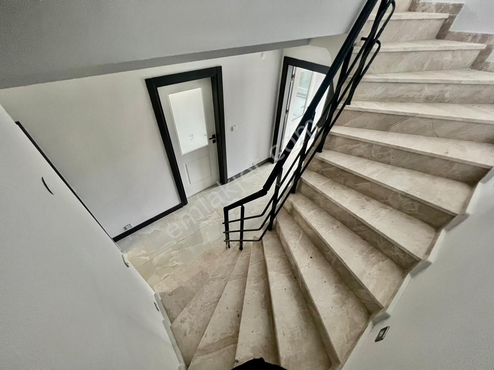 🌜akçay Ay Emlak'tan🌛altınoluk'ta Deniz Ve Dağ Manzaralı Geniş Teraslı Satılık 3+1 Dublex Daire - Görsel 14