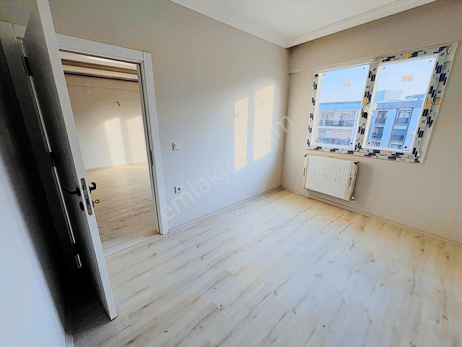 Seyrek Havuzlu Sitede Satılık Büyük Tip 1+1 Balkonlu Daire - Görsel 16