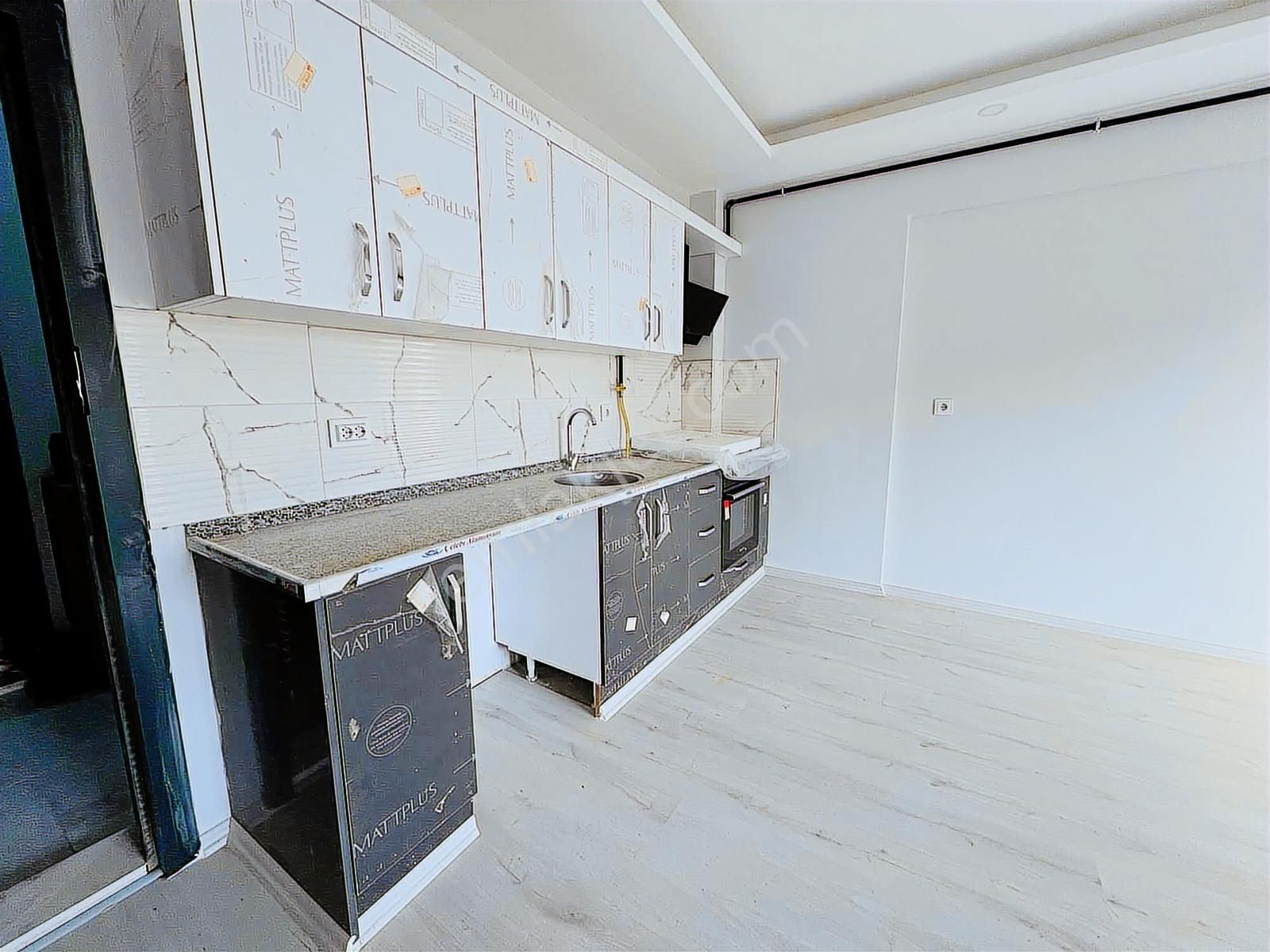 Seyrek Havuzlu Sitede Satılık Büyük Tip 1+1 Balkonlu Daire - Görsel 14