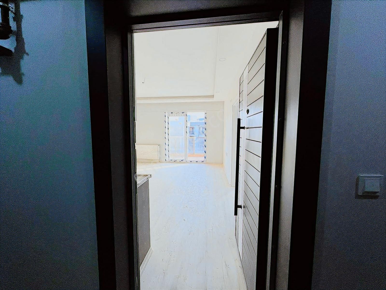 Seyrek Havuzlu Sitede Satılık Büyük Tip 1+1 Balkonlu Daire - Görsel 6