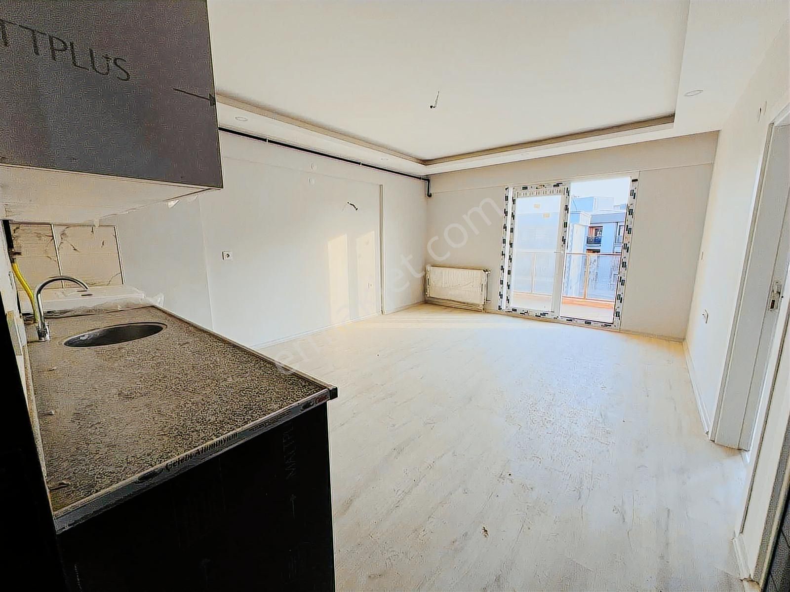 Seyrek Havuzlu Sitede Satılık Büyük Tip 1+1 Balkonlu Daire - Görsel 11