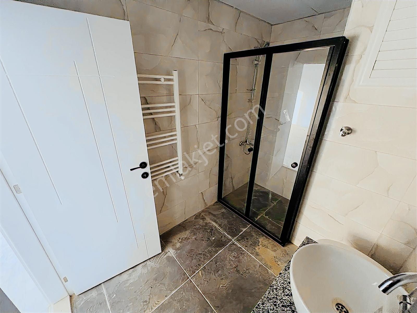 Seyrek Havuzlu Sitede Satılık Büyük Tip 1+1 Balkonlu Daire - Görsel 19