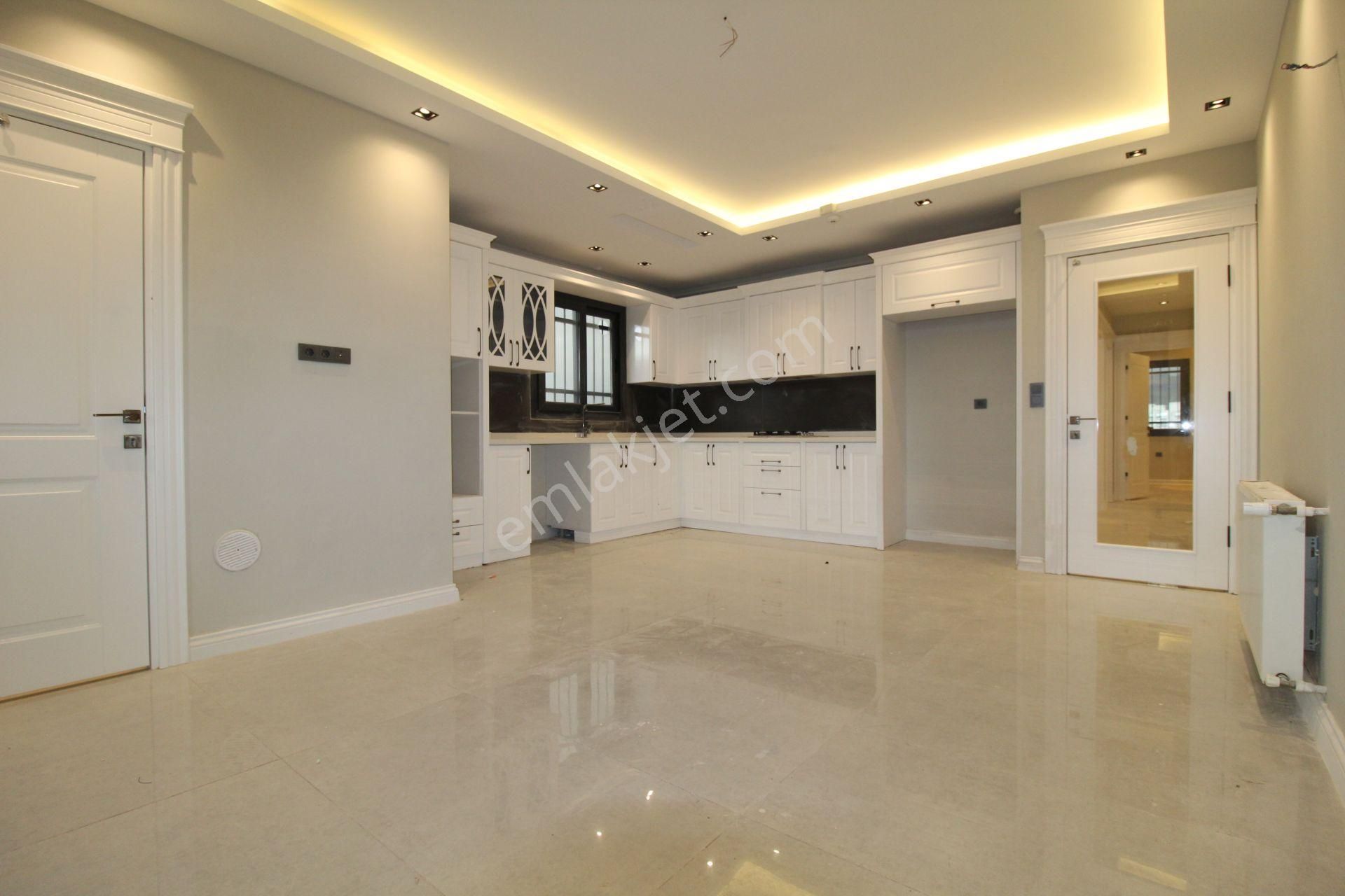 Aslan'dan Havuzlu Sitede Geniş Metrajlı Ultralüks 5+1