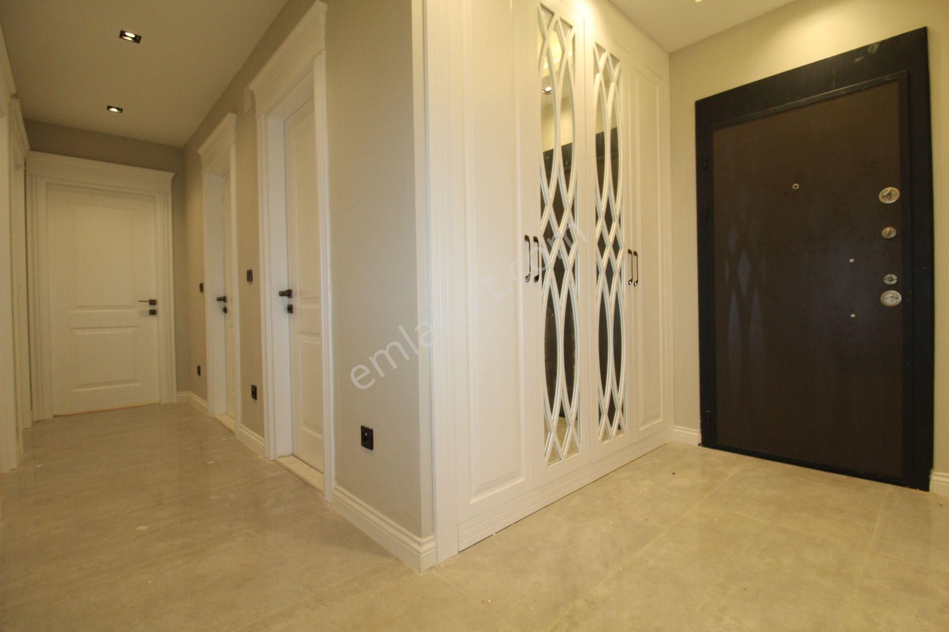 Aslan'dan Havuzlu Sitede Geniş Metrajlı Ultralüks 5+1 - Görsel 28