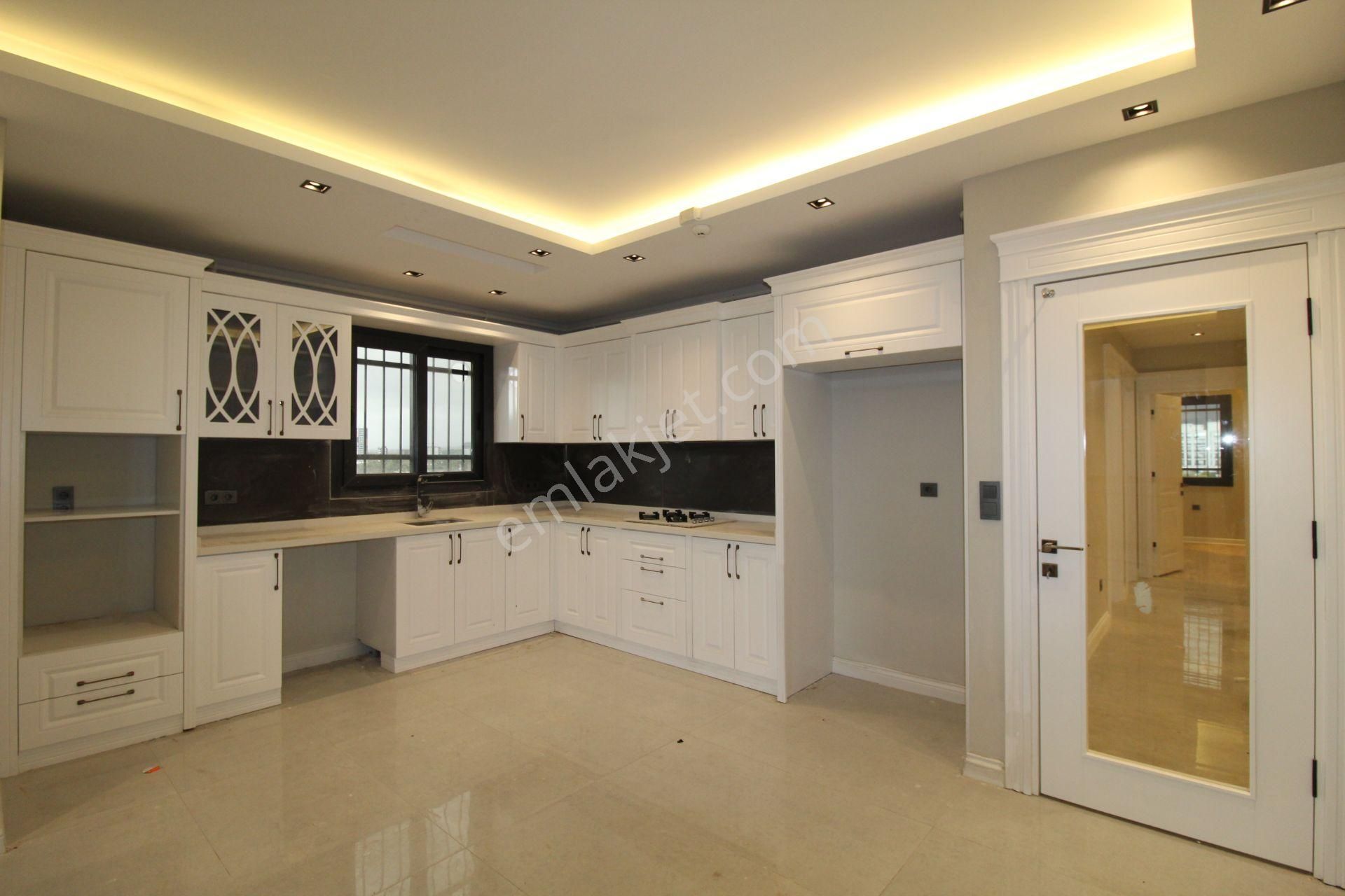 Aslan'dan Havuzlu Sitede Geniş Metrajlı Ultralüks 5+1 - Görsel 3