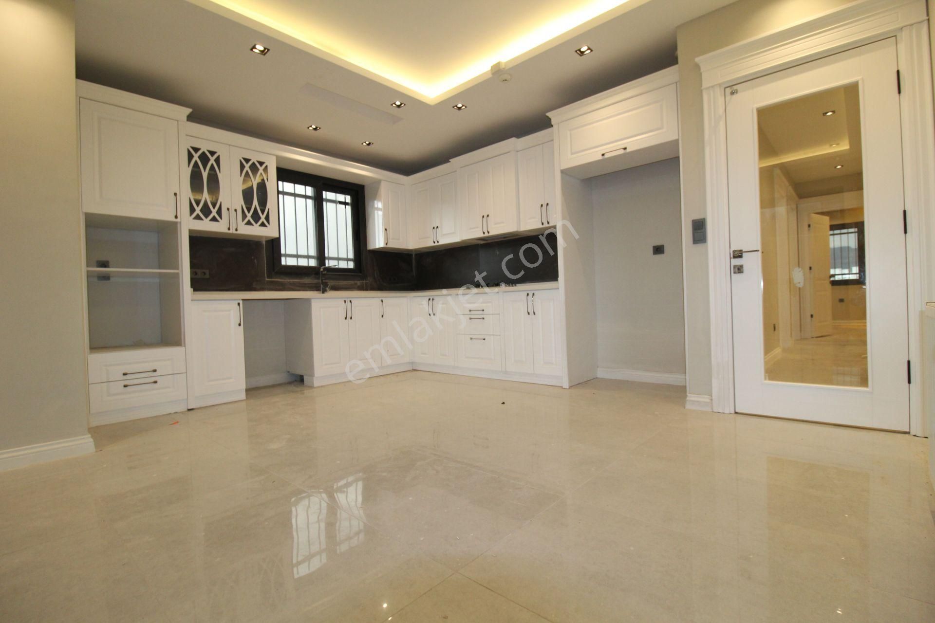 Aslan'dan Havuzlu Sitede Geniş Metrajlı Ultralüks 5+1 - Görsel 4