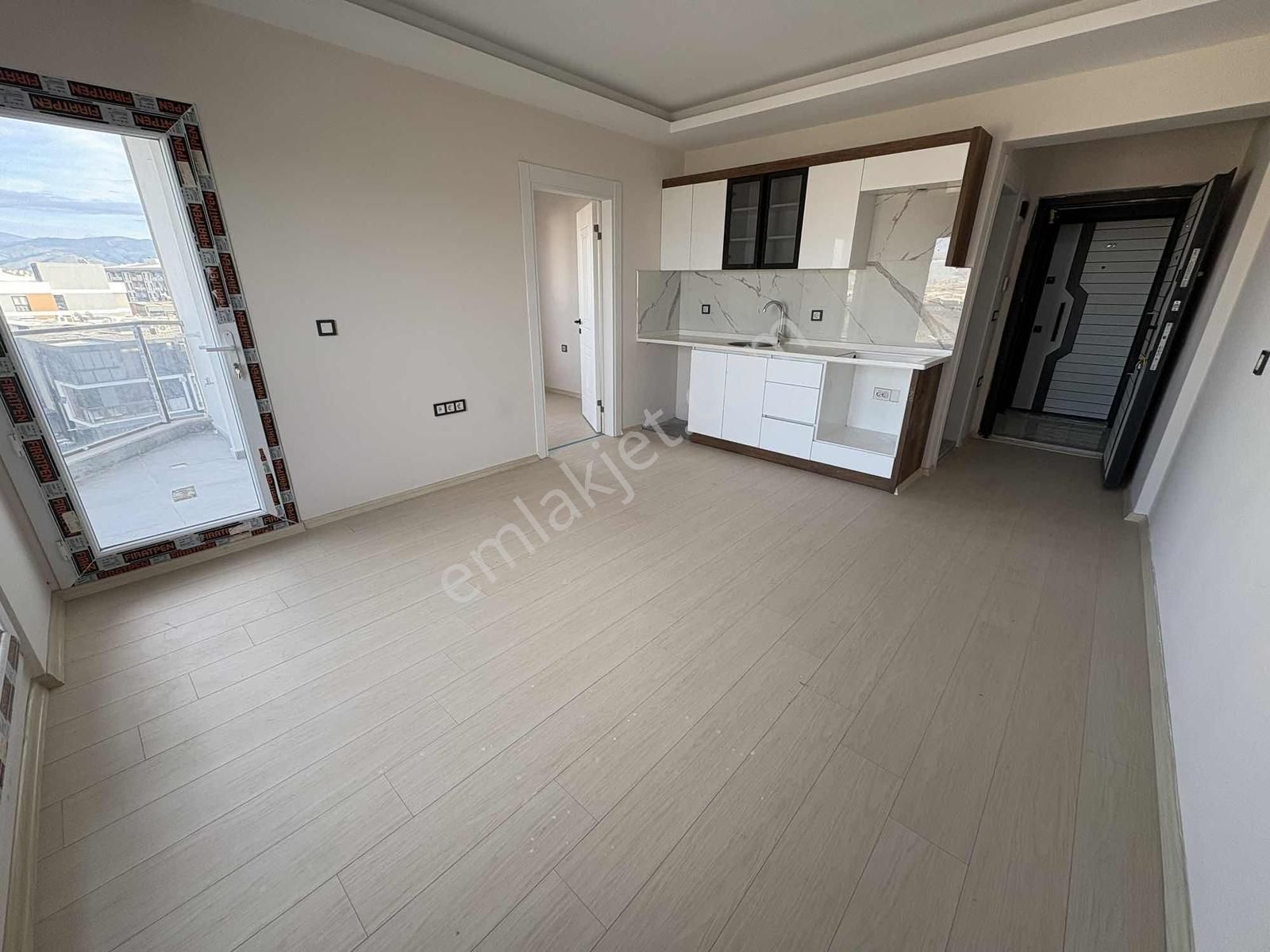 Seyrek Merkezi Konumda Satılık Balkonlu 1+1 Daire - Görsel 12