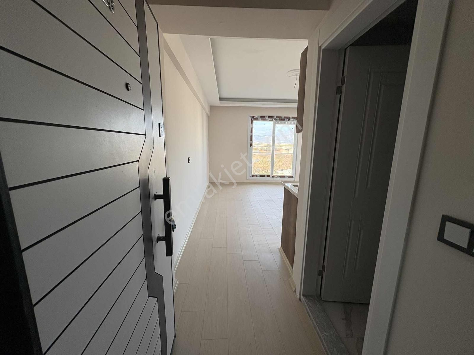 Seyrek Merkezi Konumda Satılık Balkonlu 1+1 Daire - Görsel 8