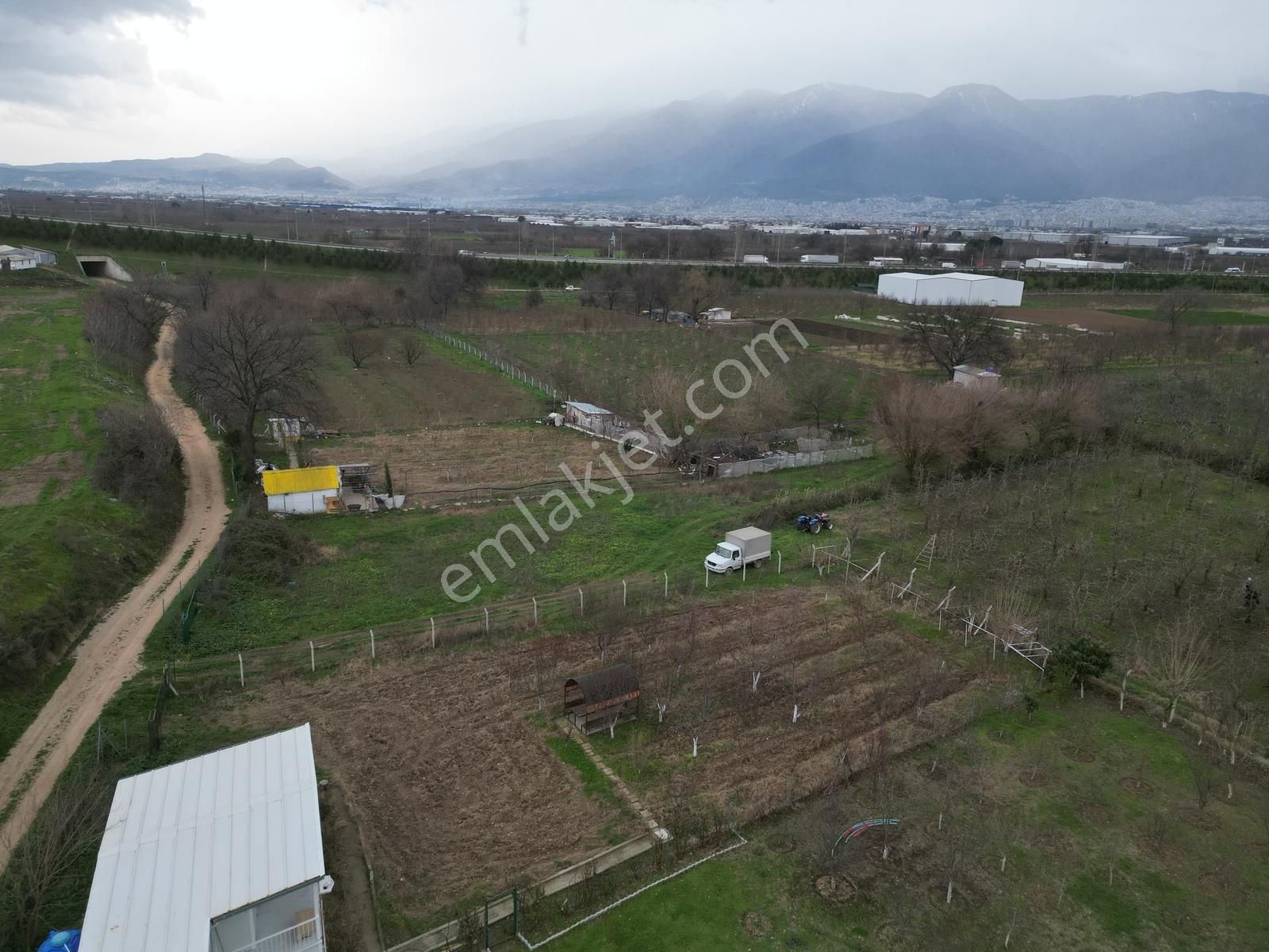 İsmetiyede Otoban Karşısı, Yola Cephe 345 M² Yatırımlık Tarla