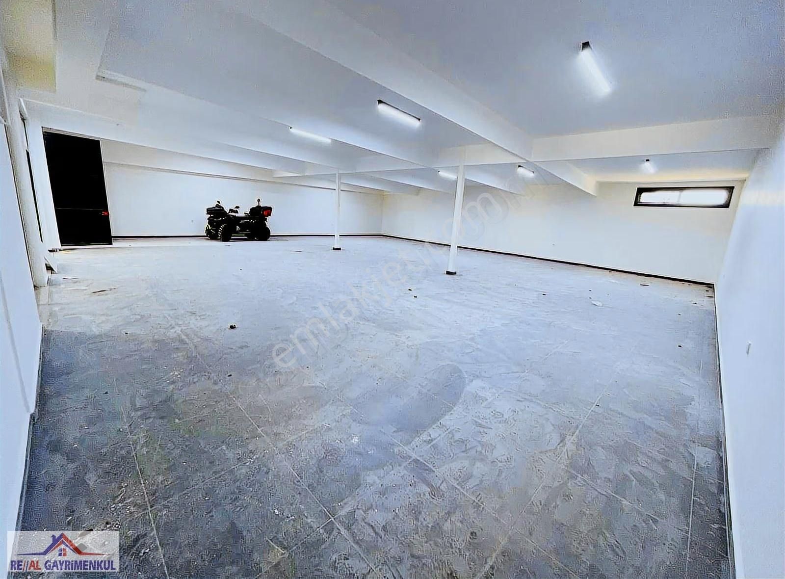 Real'den Menderes İbrahim Turan Cad. Kiralık 270 M2 Dükkan