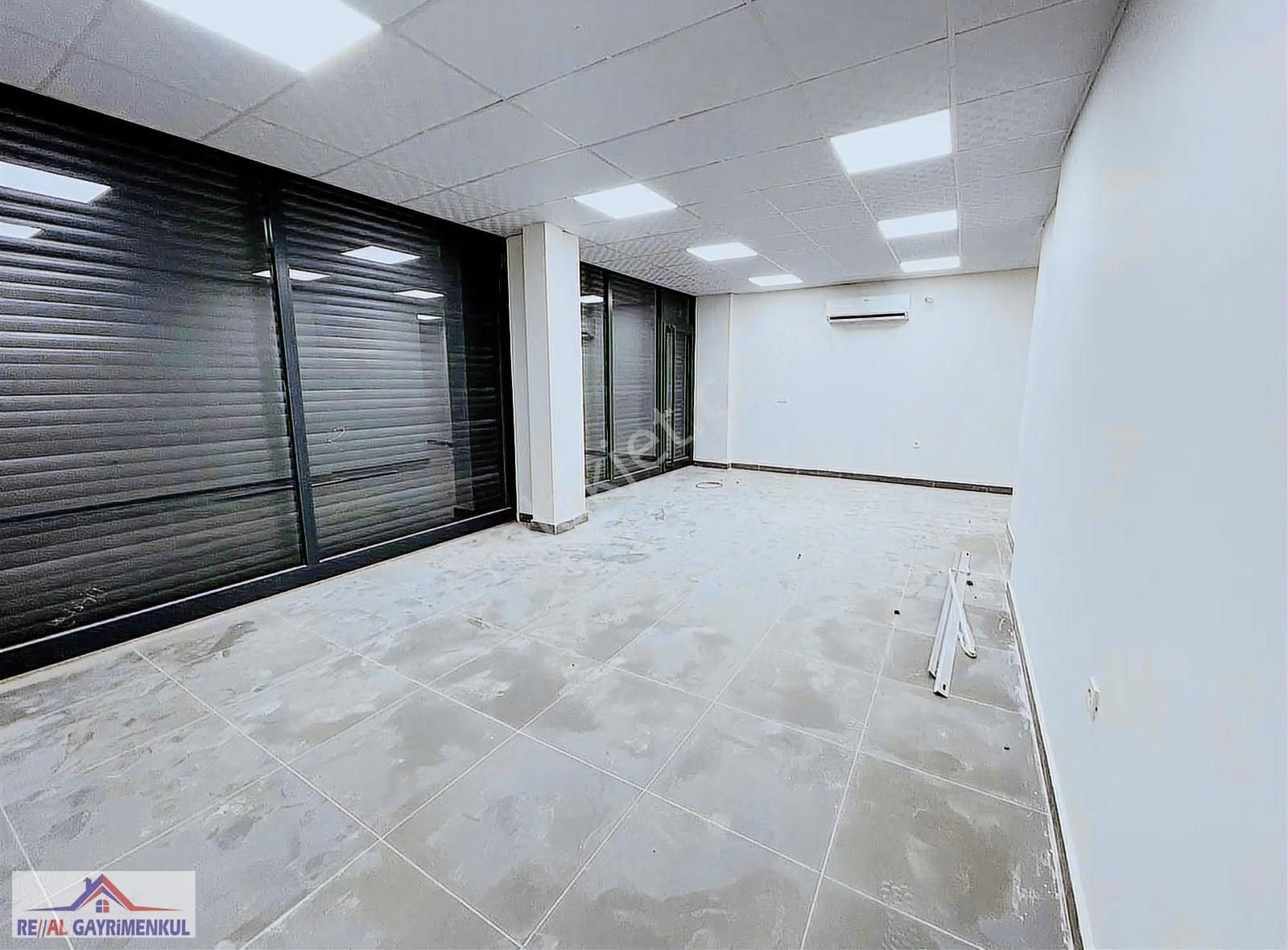 Real'den Menderes İbrahim Turan Cad. Kiralık 270 M2 Dükkan - Görsel 10