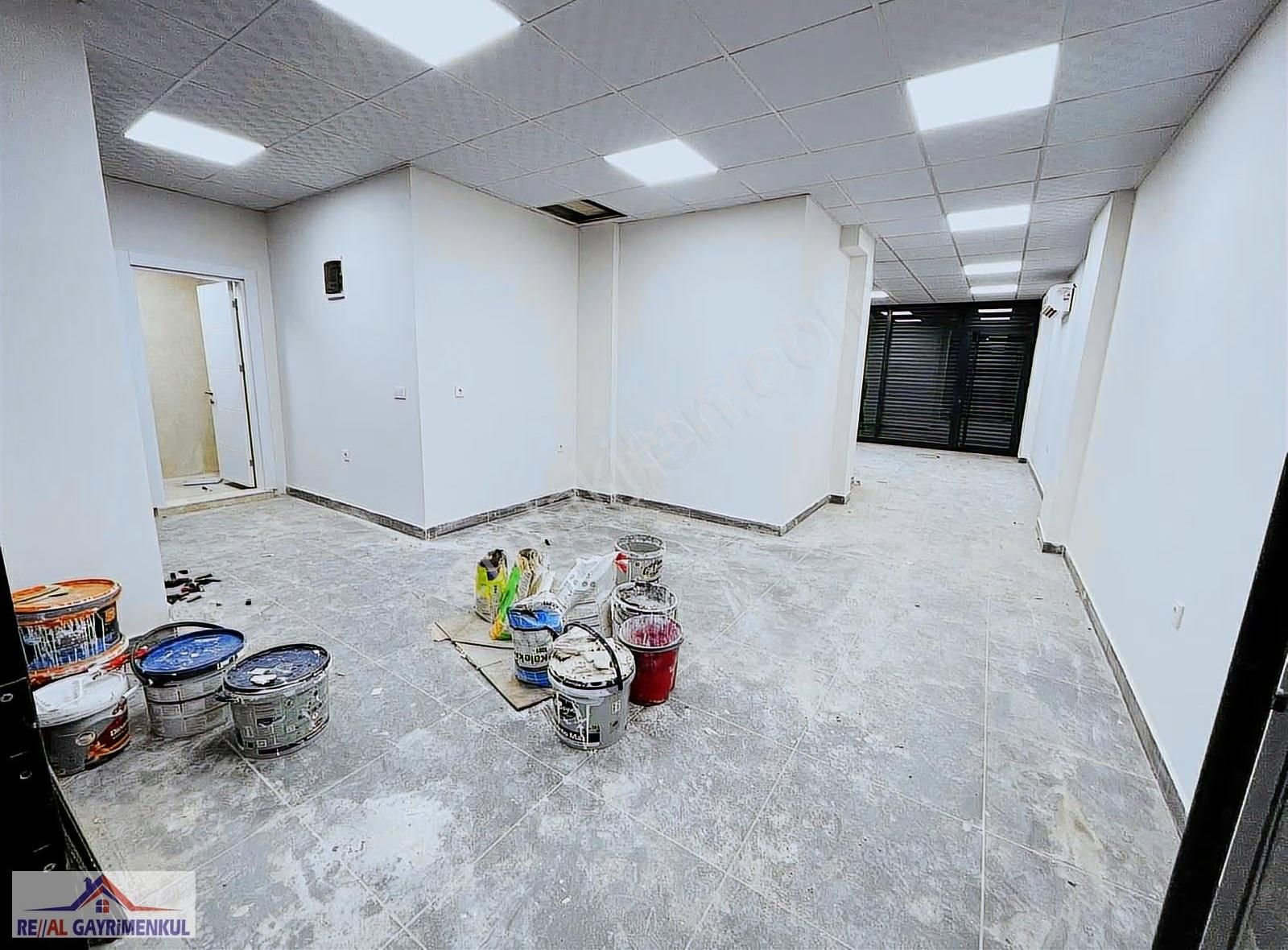 Real'den Menderes İbrahim Turan Cad. Kiralık 270 M2 Dükkan - Görsel 3