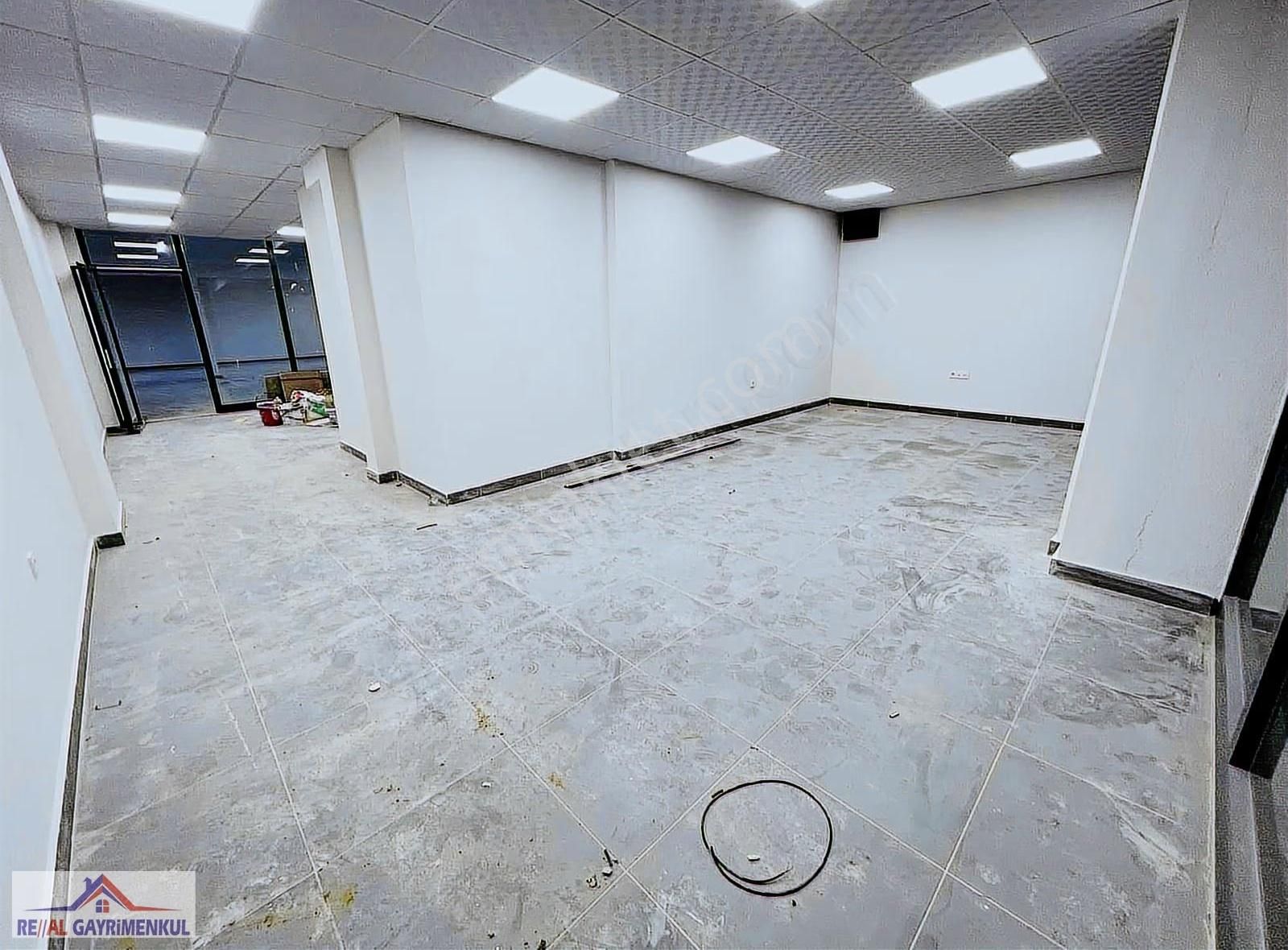 Real'den Menderes İbrahim Turan Cad. Kiralık 270 M2 Dükkan - Görsel 5