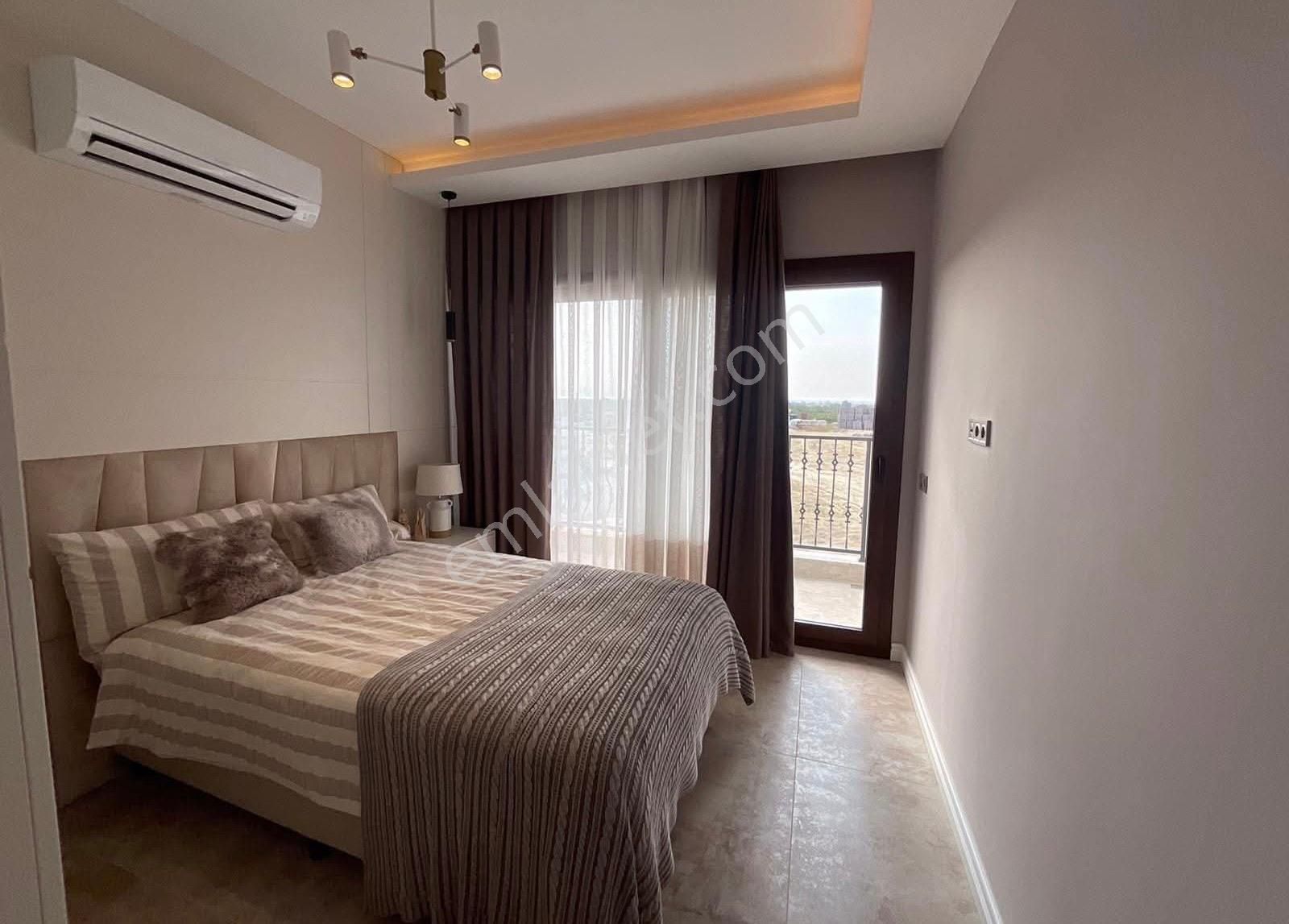 Kuşadası'nda Satılık Müstakil Havuzlu Otoparklı Sıfır Yapı Villa - Görsel 26