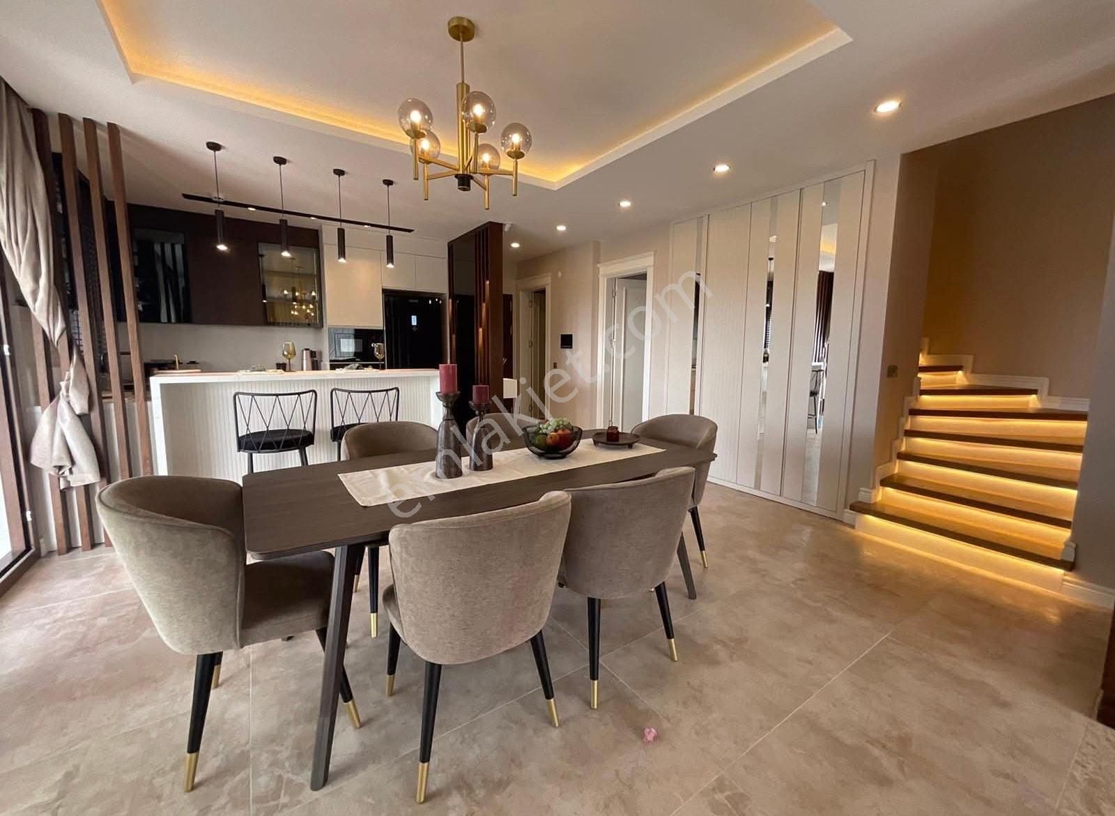 Kuşadası'nda Satılık Müstakil Havuzlu Otoparklı Sıfır Yapı Villa - Görsel 9