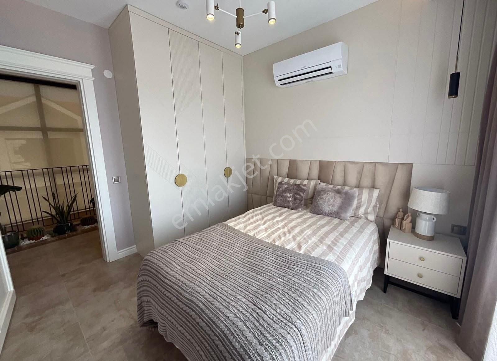 Kuşadası'nda Satılık Müstakil Havuzlu Otoparklı Sıfır Yapı Villa - Görsel 33