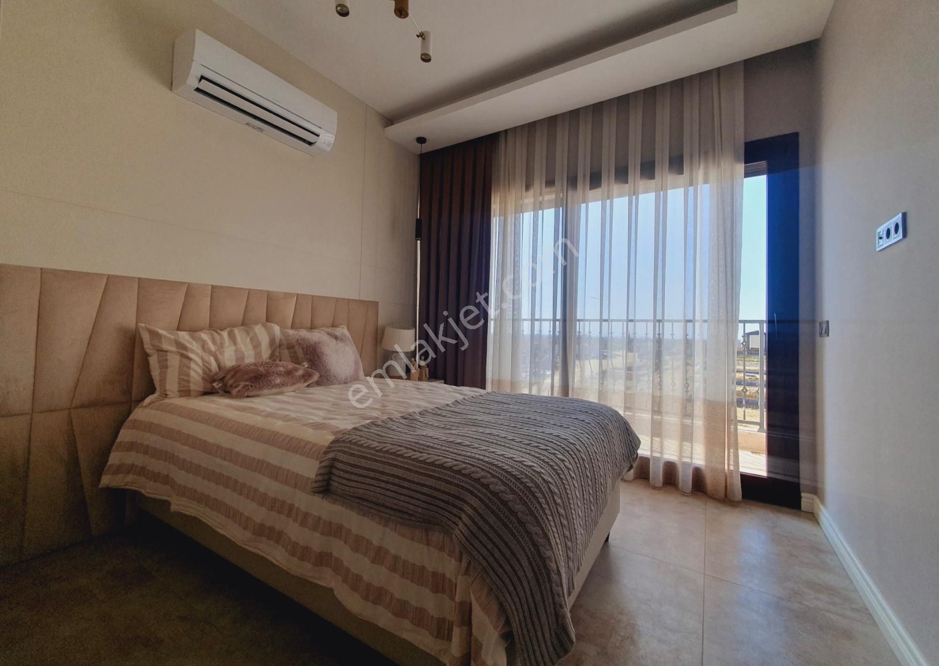 Kuşadası'nda Satılık Müstakil Havuzlu Otoparklı Sıfır Yapı Villa - Görsel 27