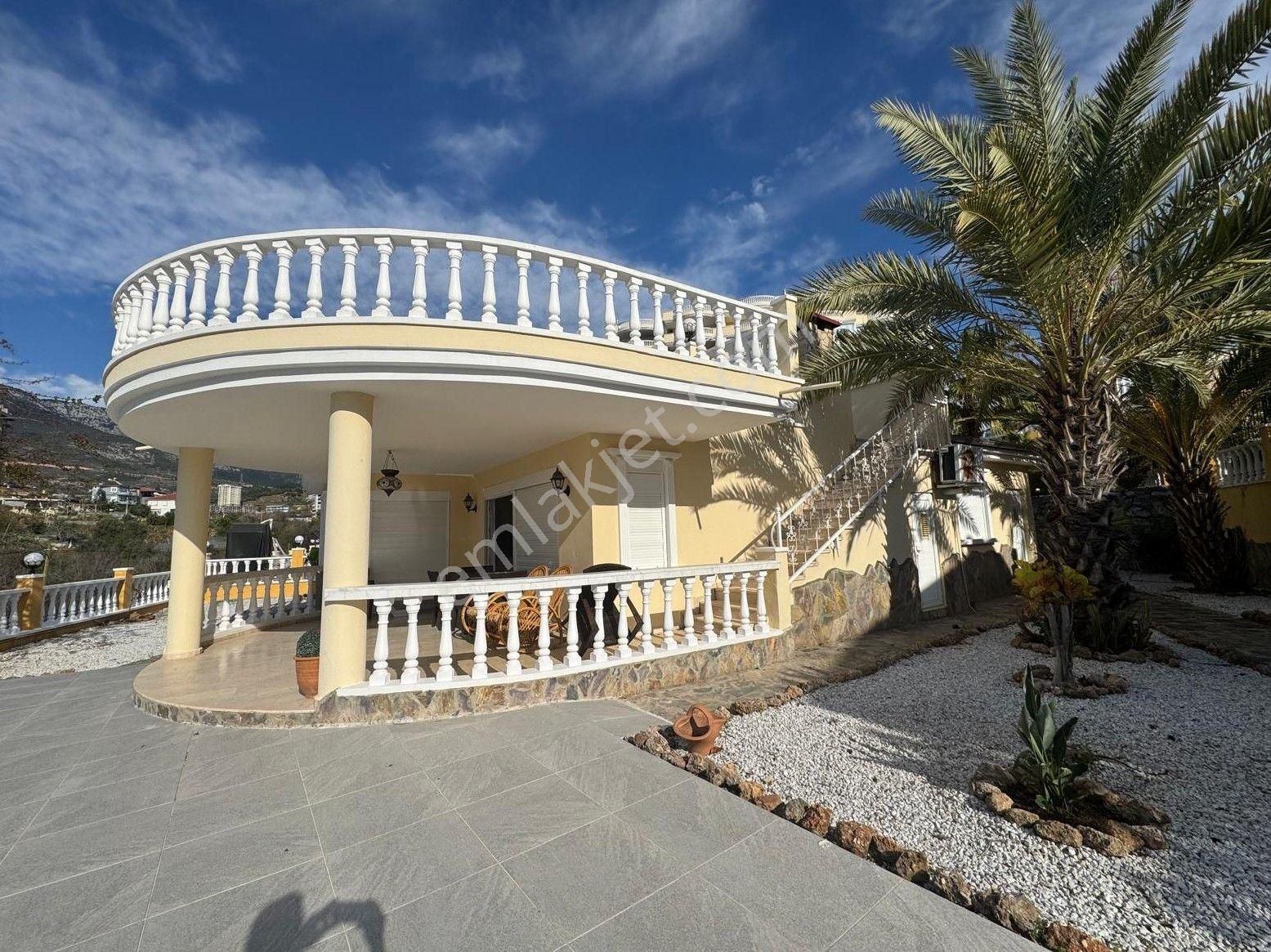 Alanya Mahmutlar Mah.eşyalı Satılık 3+1 Villa