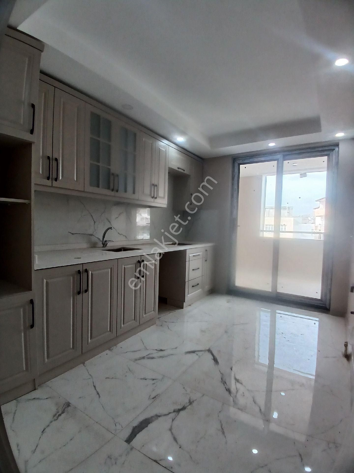 Yayla Mahallesi Ebeveyn Banyolu 3+1 Asansörlü Dubleks Dairemiz Kapalı Garajı Mevcut Satılıktır