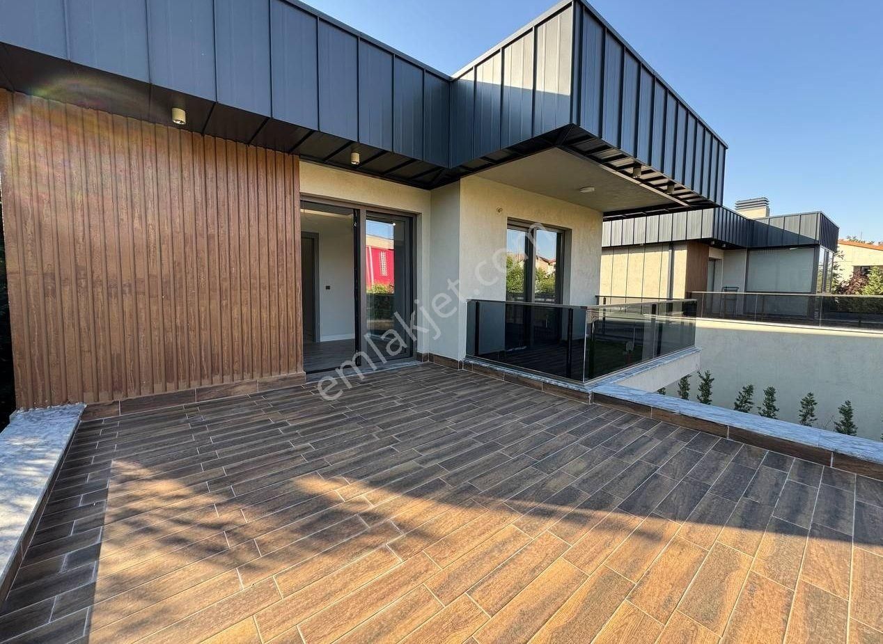 Çay Bağlarında Harika Konumda Satılık Villa - Görsel 16