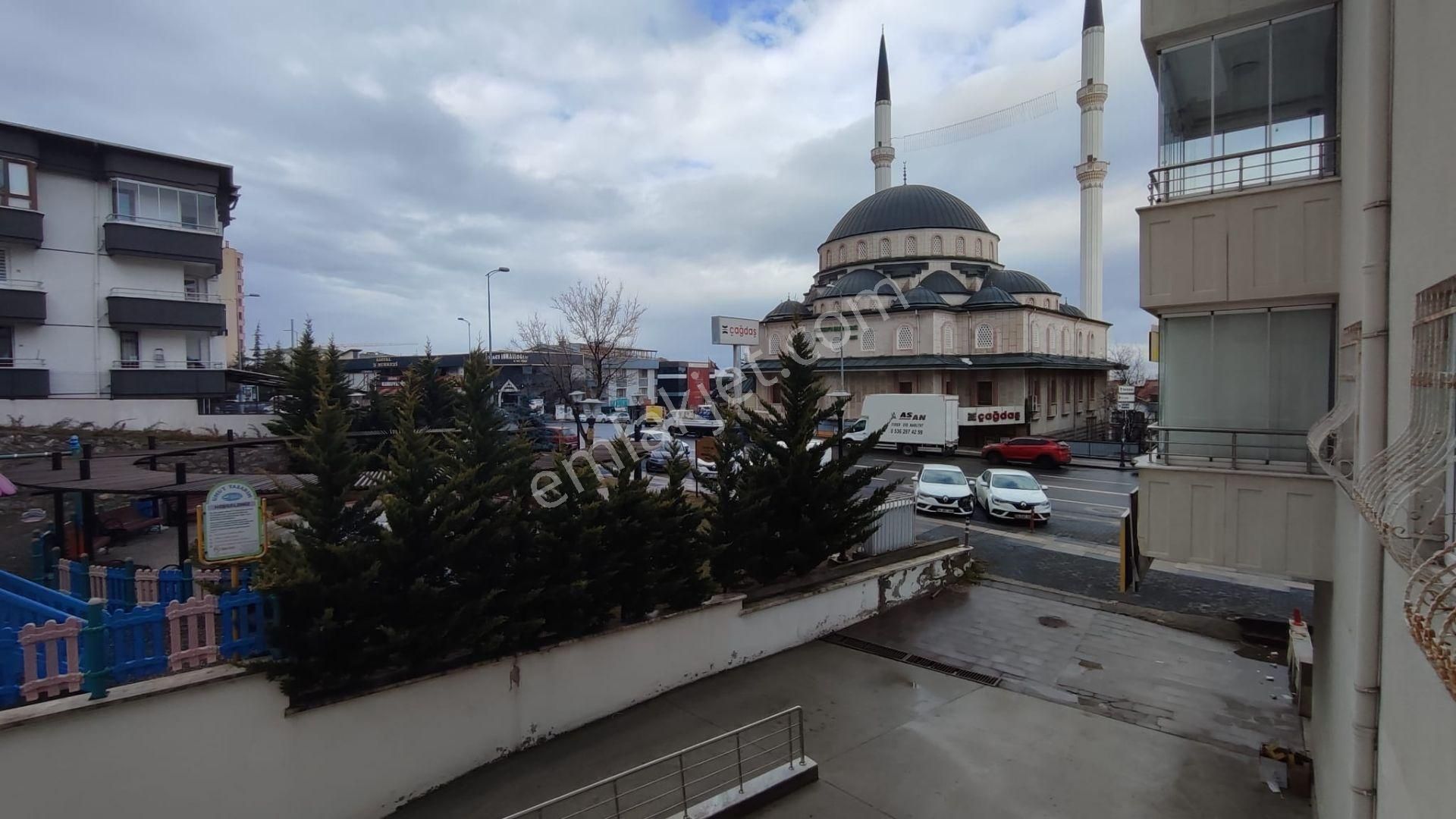 Atanora Vadiden Dikmen Cadde Üzeri Möbleli Kombili Balkonlu Giriş 1+1 - Görsel 12
