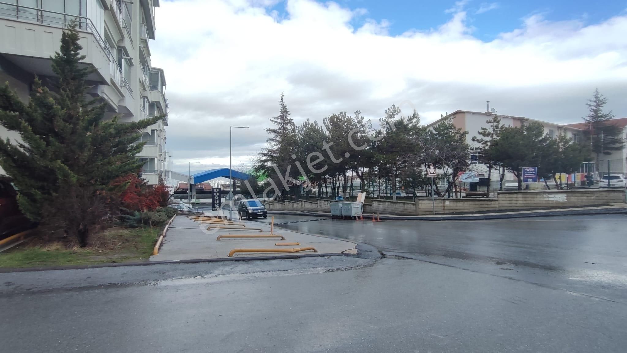 Atanora Vadiden Dikmen Cadde Üzeri Möbleli Kombili Balkonlu Giriş 1+1 - Görsel 19