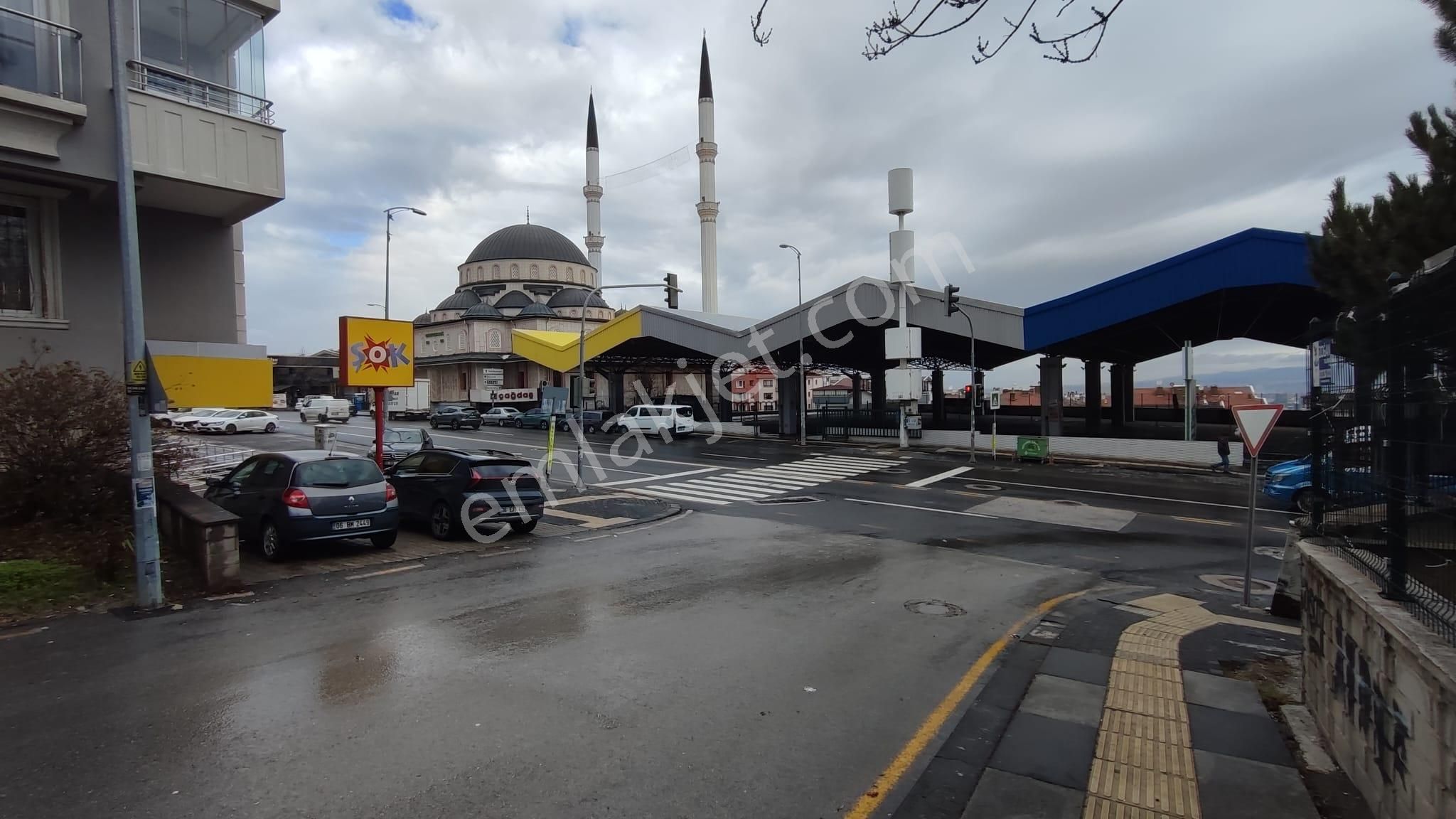 Atanora Vadiden Dikmen Cadde Üzeri Möbleli Kombili Balkonlu Giriş 1+1 - Görsel 3