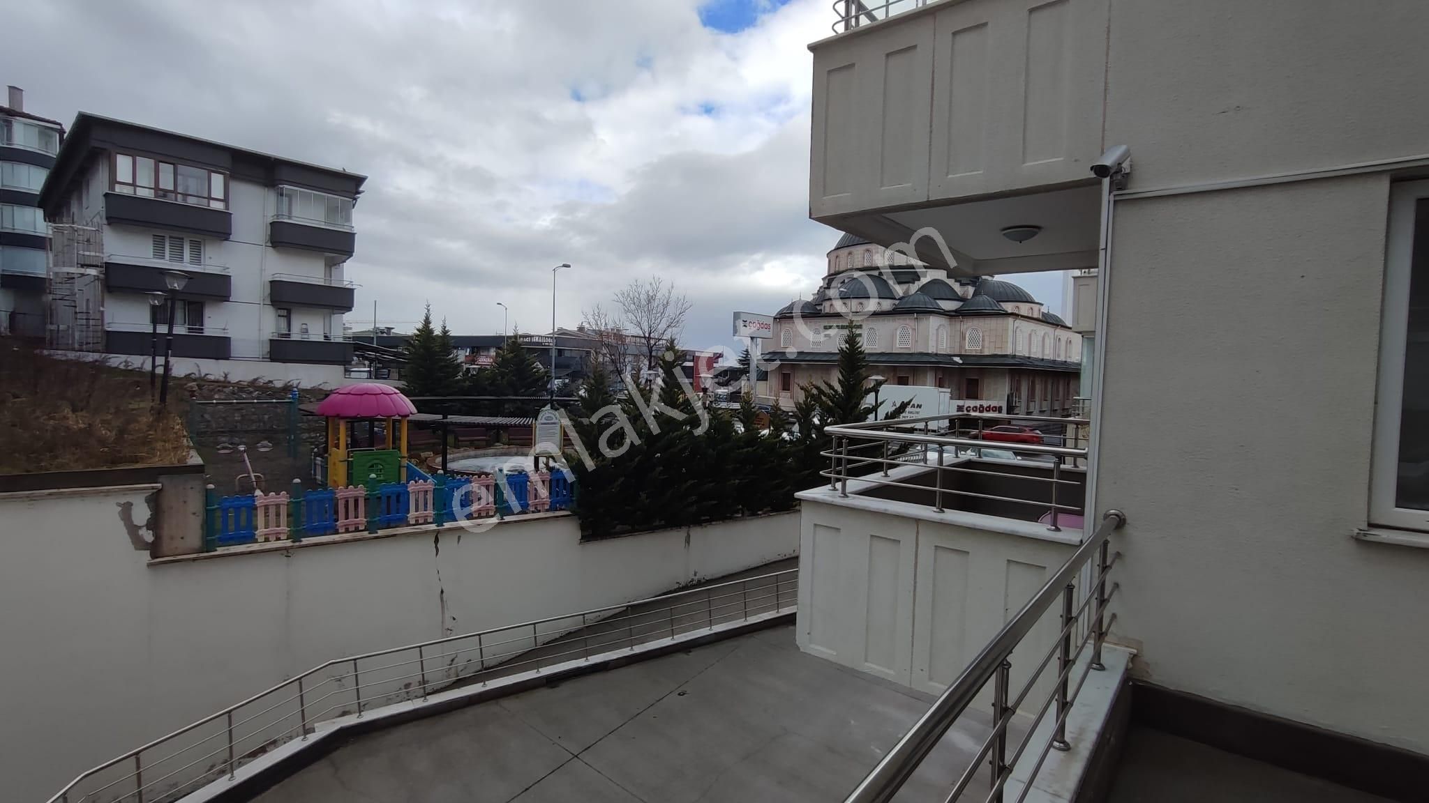 Atanora Vadiden Dikmen Cadde Üzeri Möbleli Kombili Balkonlu Giriş 1+1 - Görsel 18