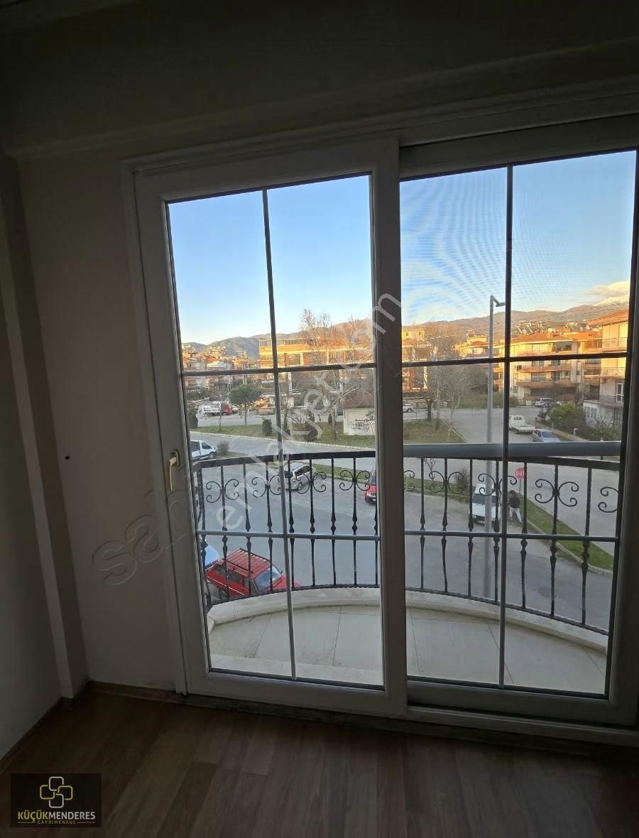 Küçük Menderes'ten Zafer Arakat 3 Cephe Doğalgaz Kiralık Daire - Görsel 2