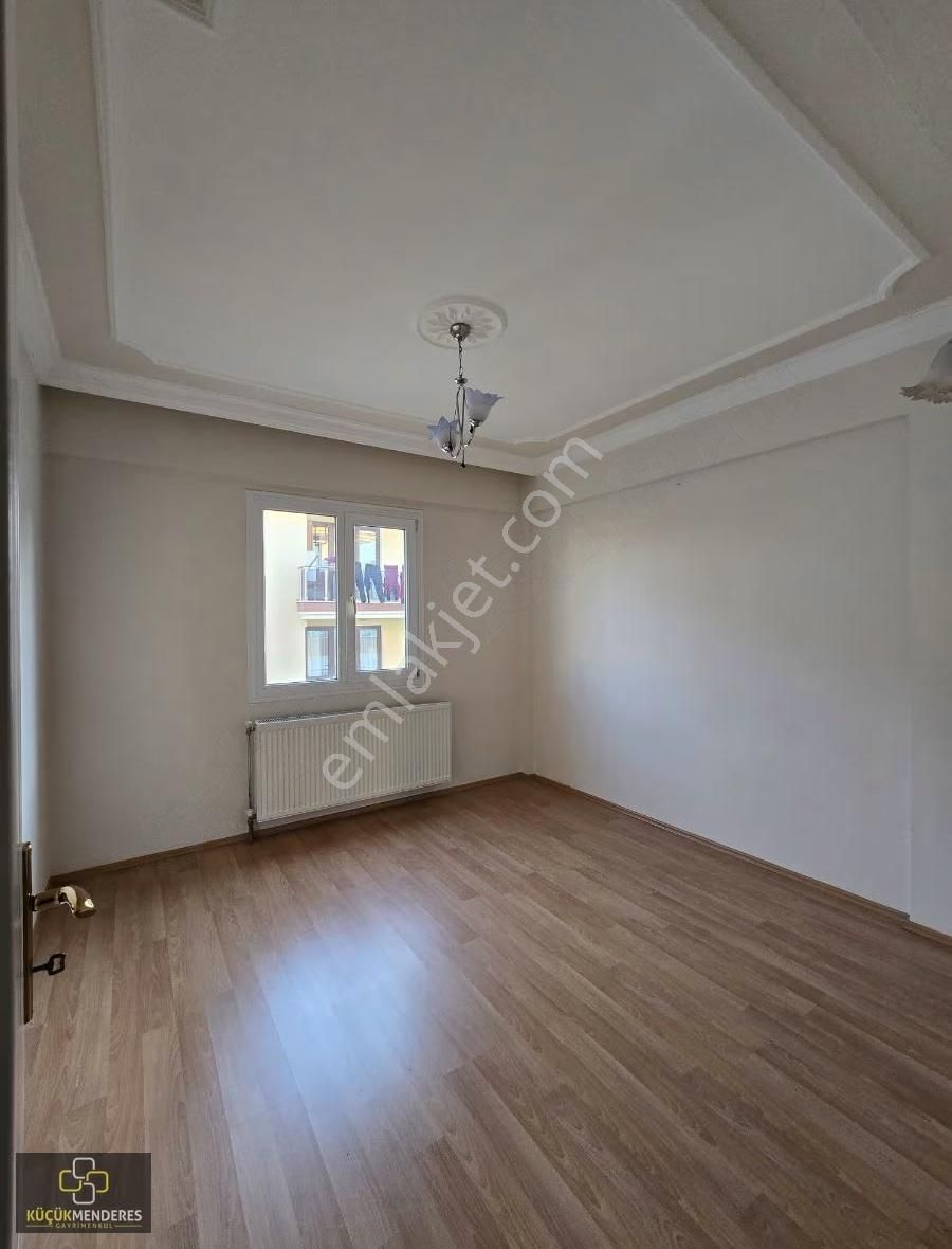 Küçük Menderes'ten Zafer Arakat 3 Cephe Doğalgaz Kiralık Daire - Görsel 9