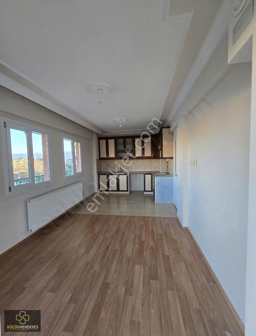 Küçük Menderes'ten Zafer Arakat 3 Cephe Doğalgaz Kiralık Daire - Görsel 3
