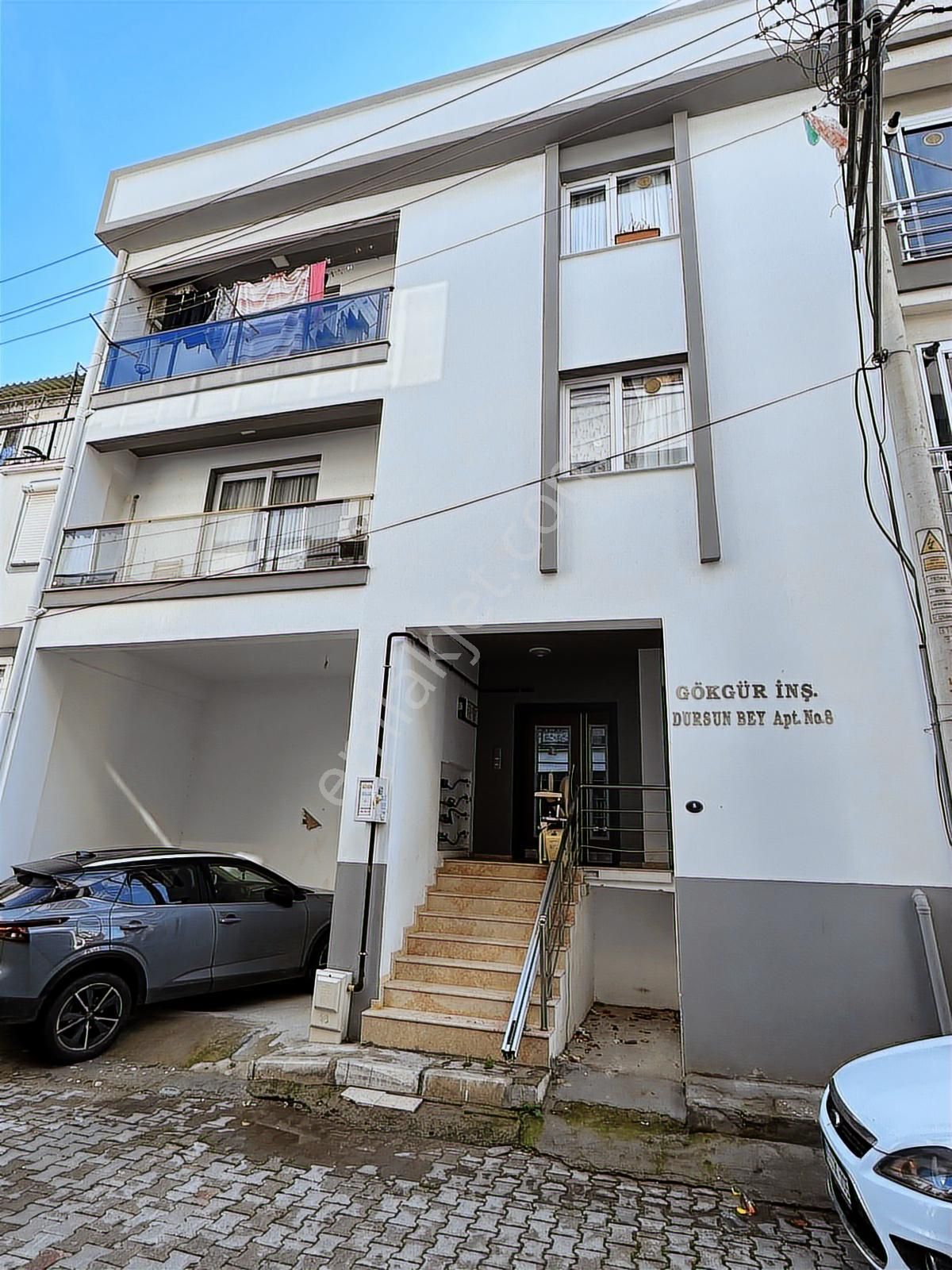 Karşıyaka Zübeyde Hanımda 3+1 Kiralık Daire