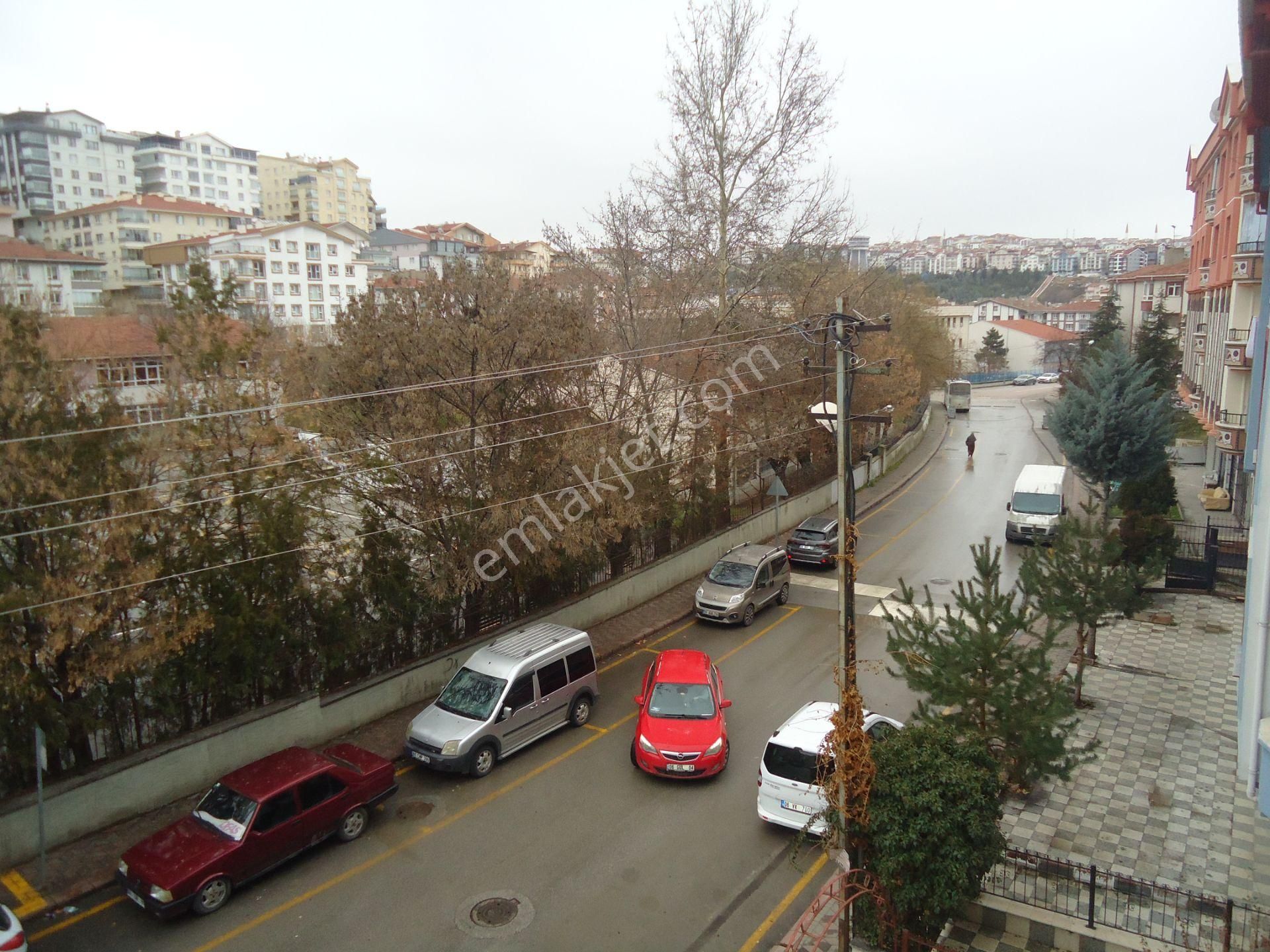 Krc'den Merkezi Konumda Bahçeleriçi Mahallesinde Satılık Full Yapılı Katta 3+1 Daire - Görsel 24