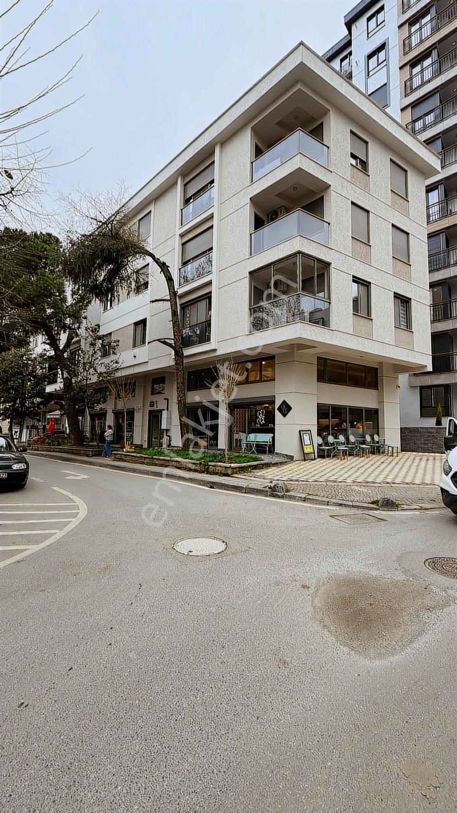 Göztepe Merkezde, 24 M² + 8 M² Ön Kullanımlı Dükkan, Yeni Binada - Görsel 4