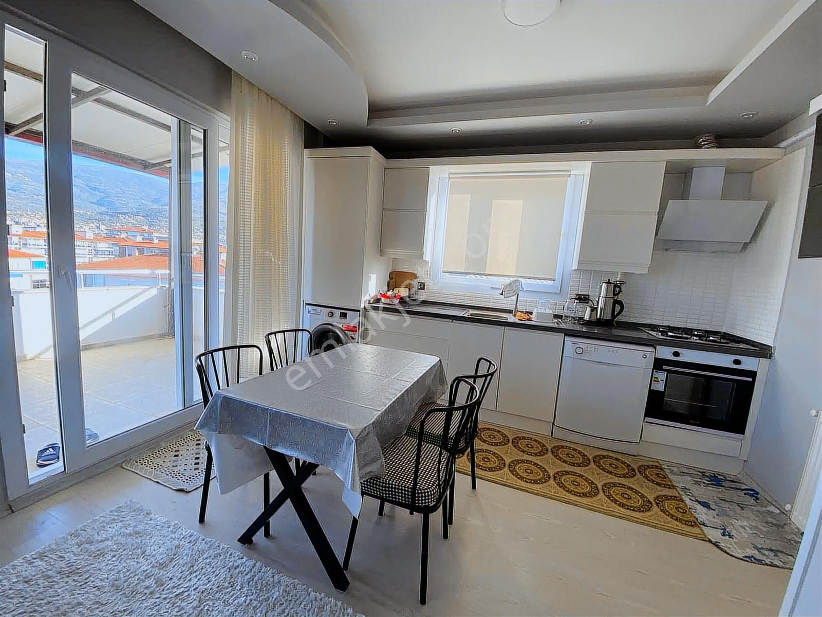 Kent Gayrimenkul'den 1+1 Eşyalı Manzaralı Kiralık Daire