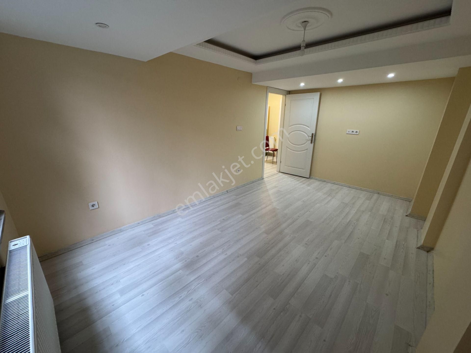 Turyap' Tan Fatih Kaymakamlığı Arkasında Cadde Üzeri Temiz Kiralık 2+1 Daire - Görsel 3
