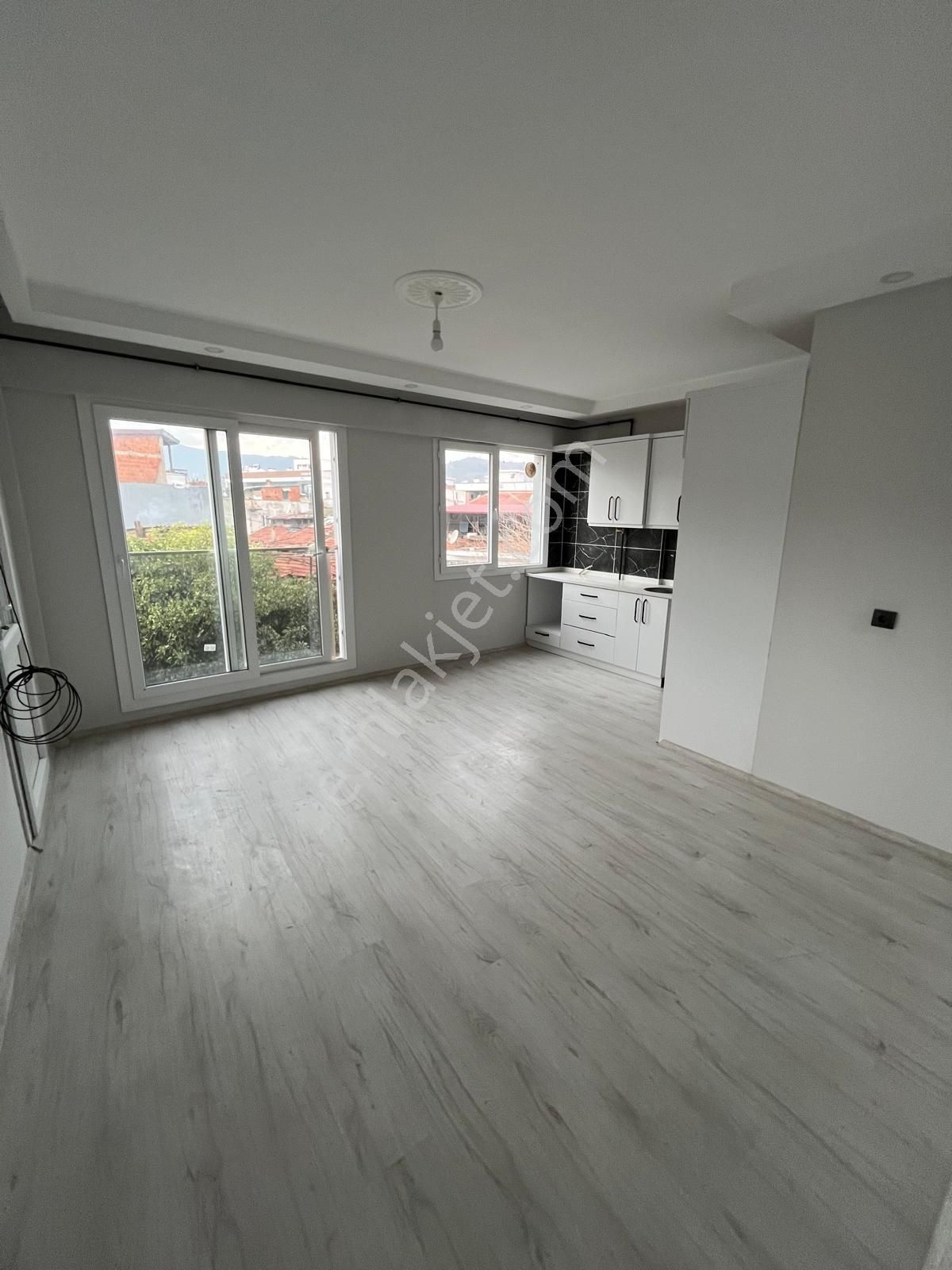 Söke Yenicami'de Yerden Isıtmalı, Ara Kat Sıfır 2+1 Daire - Görsel 13