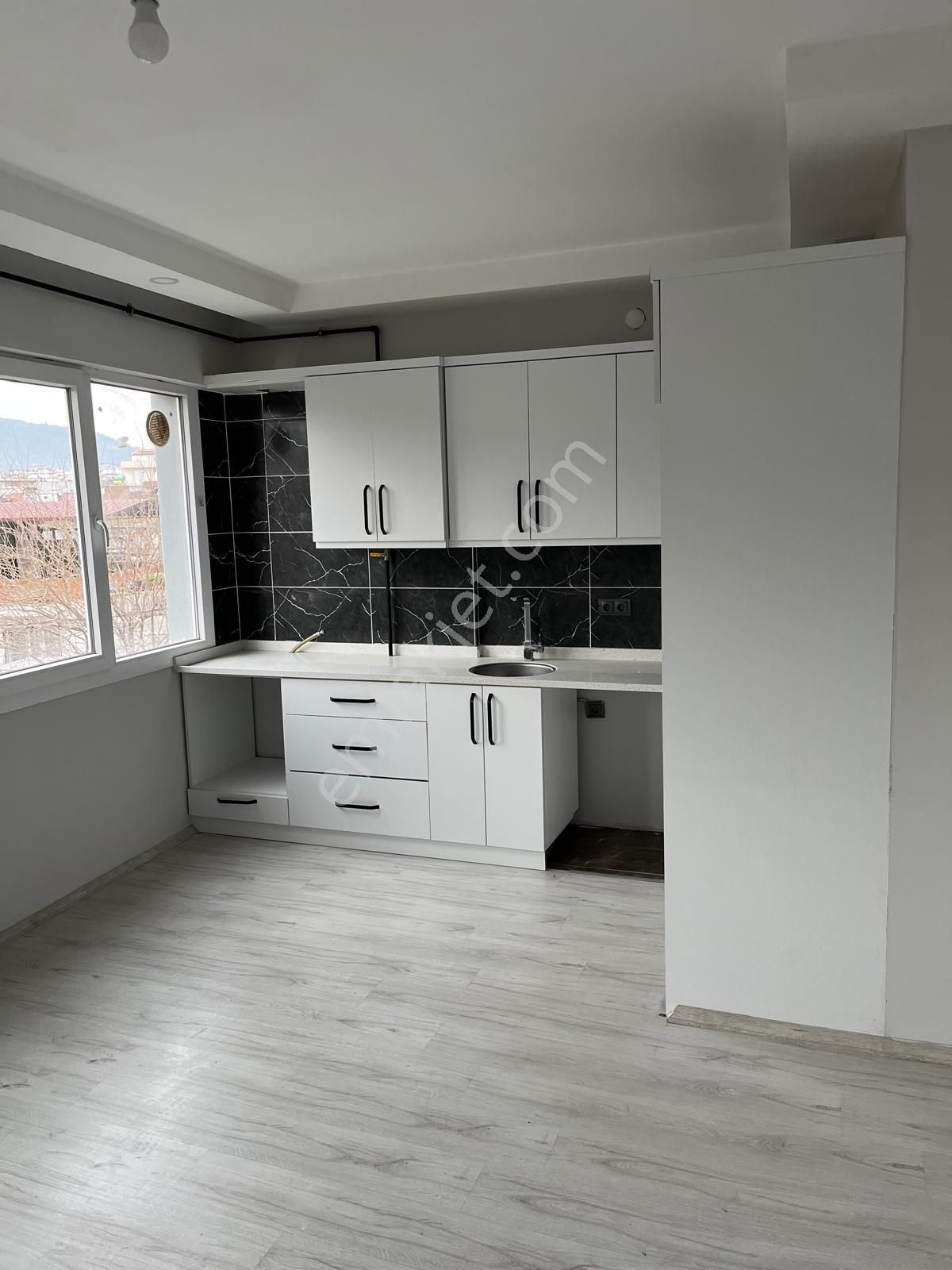 Söke Yenicami'de Yerden Isıtmalı, Ara Kat Sıfır 2+1 Daire - Görsel 28