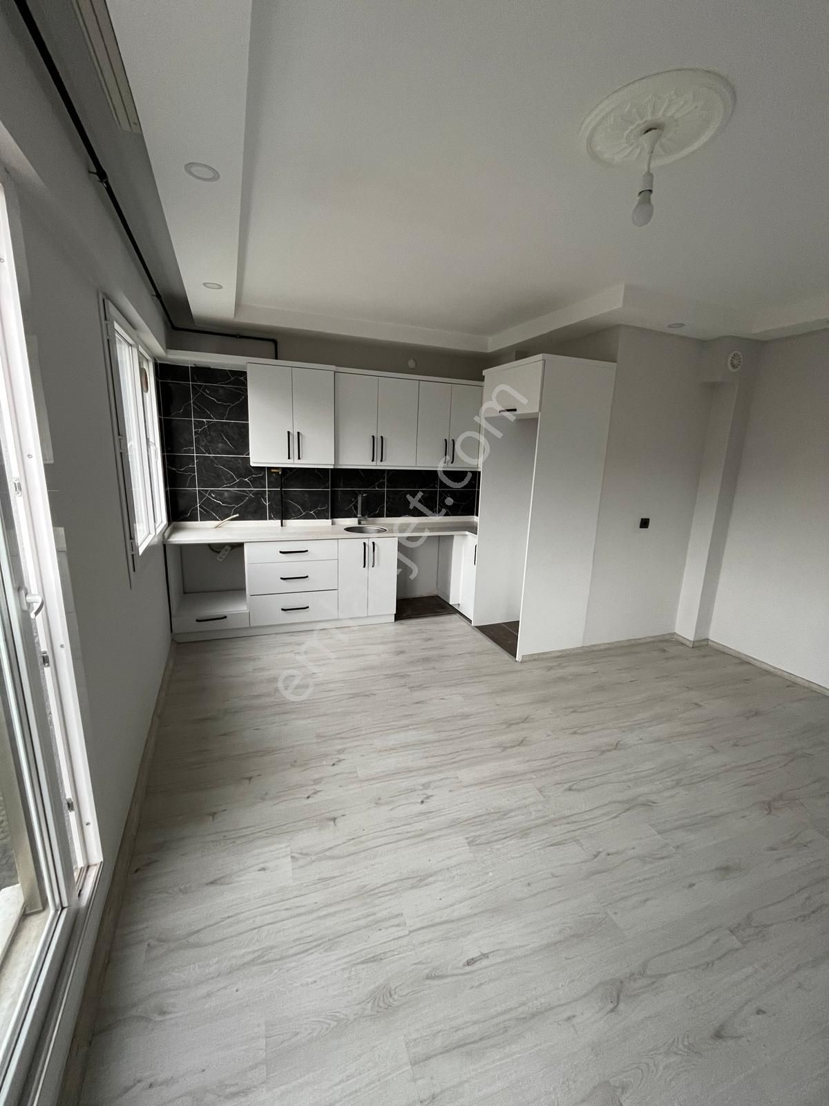 Söke Yenicami'de Yerden Isıtmalı, Ara Kat Sıfır 2+1 Daire - Görsel 9