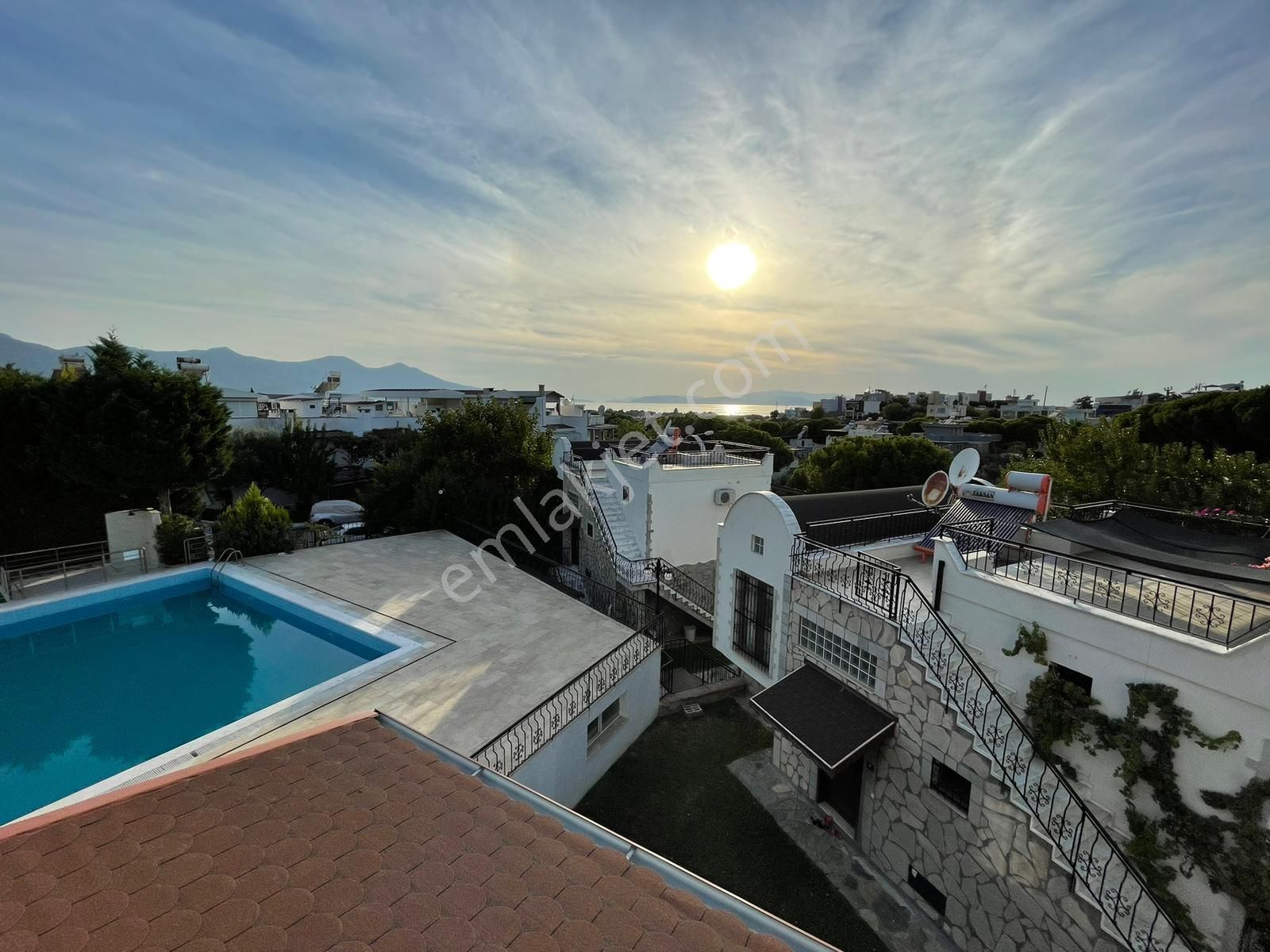 Kuşadası Sahilde,havuzlu Sitede, 3+1 Müstakil Villa - Görsel 33