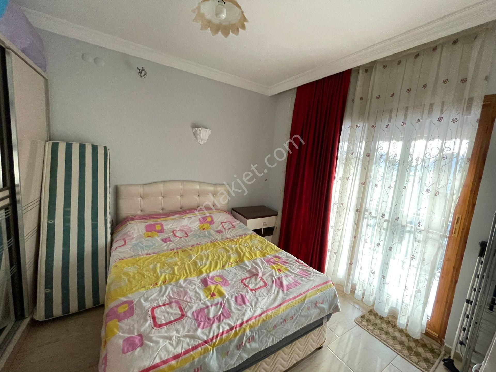 Kuşadası Sahilde,havuzlu Sitede, 3+1 Müstakil Villa - Görsel 14