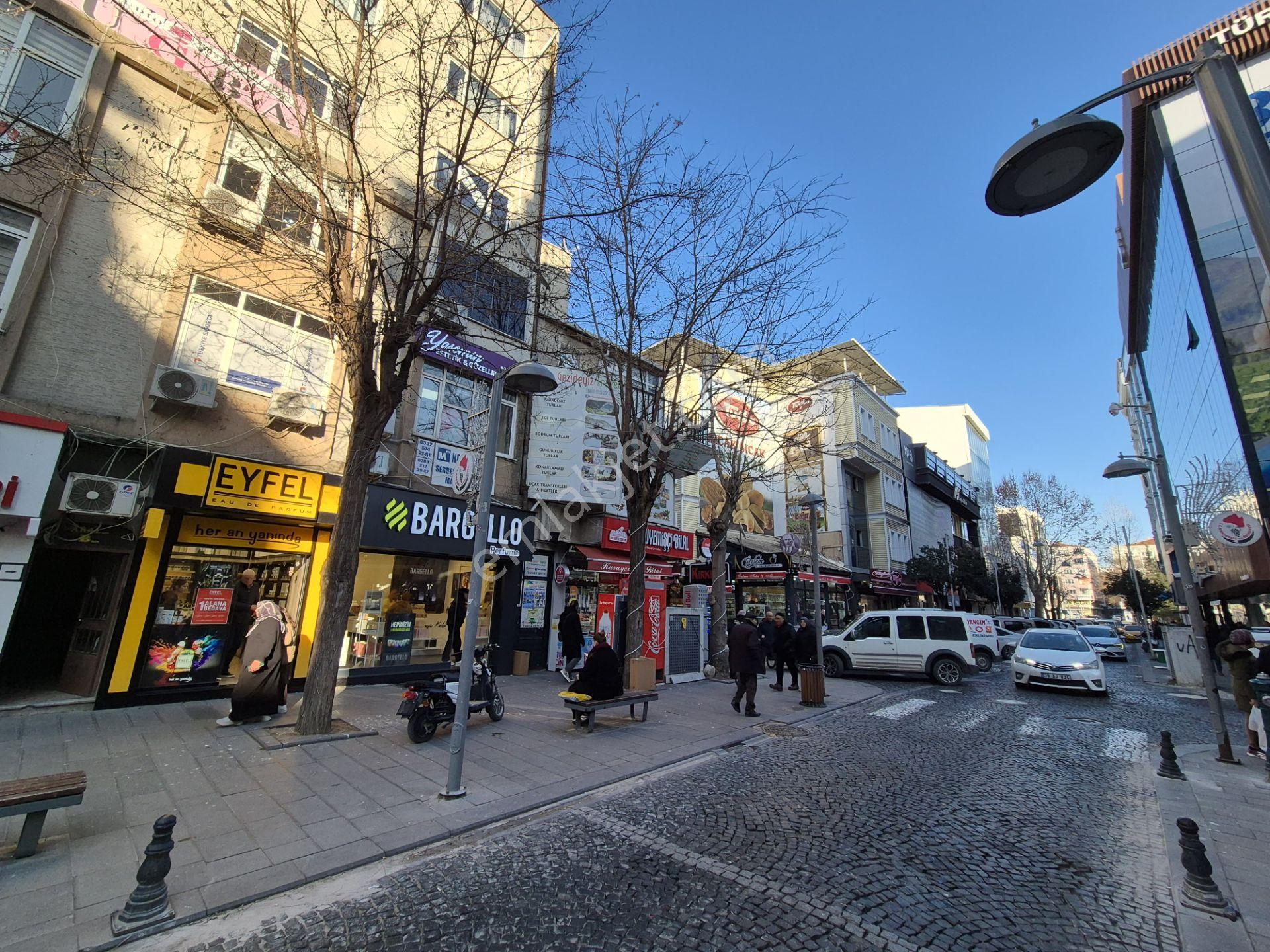 B&u Gayrimenkul'den Bankalar Caddesinde Satılık Teraslı 2+1 - Görsel 13