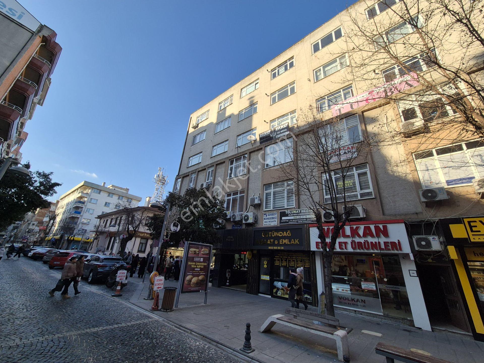 B&u Gayrimenkul'den Bankalar Caddesinde Satılık Teraslı 2+1 - Görsel 2