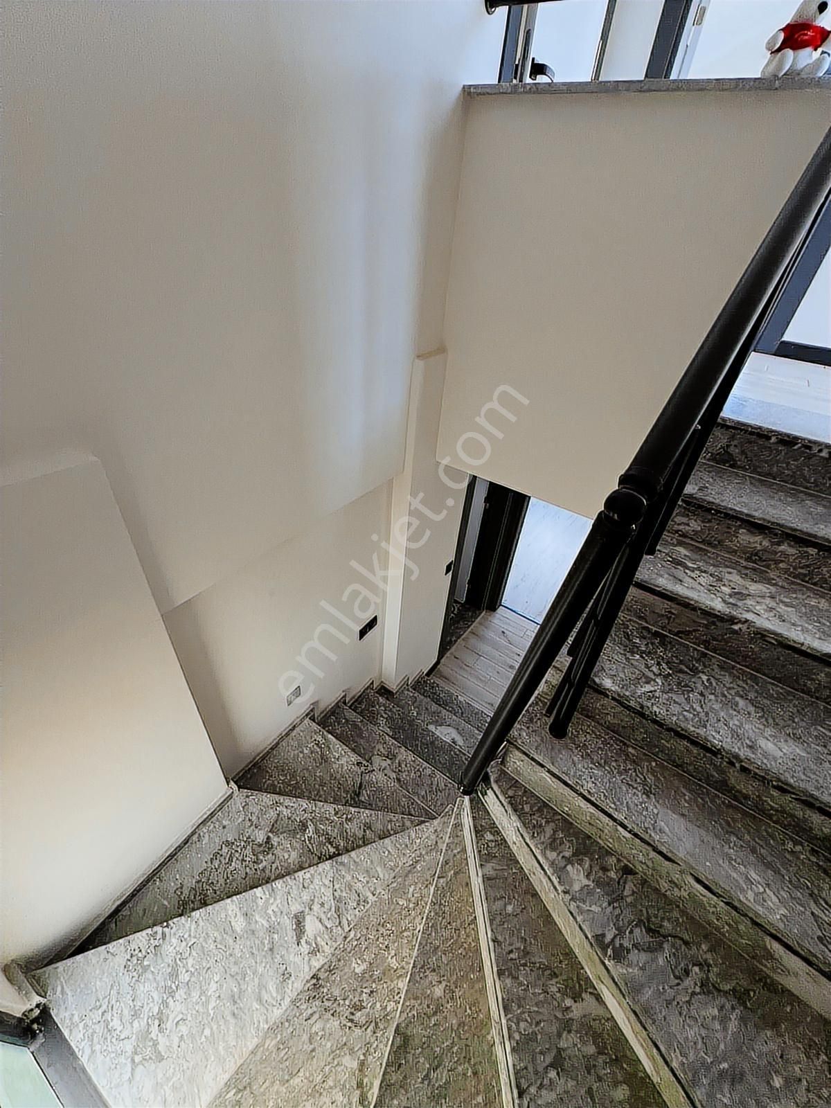 Dikili Merkez'de Denize Yakın | 5+1 Tripleks Müstakil Villa - Görsel 35