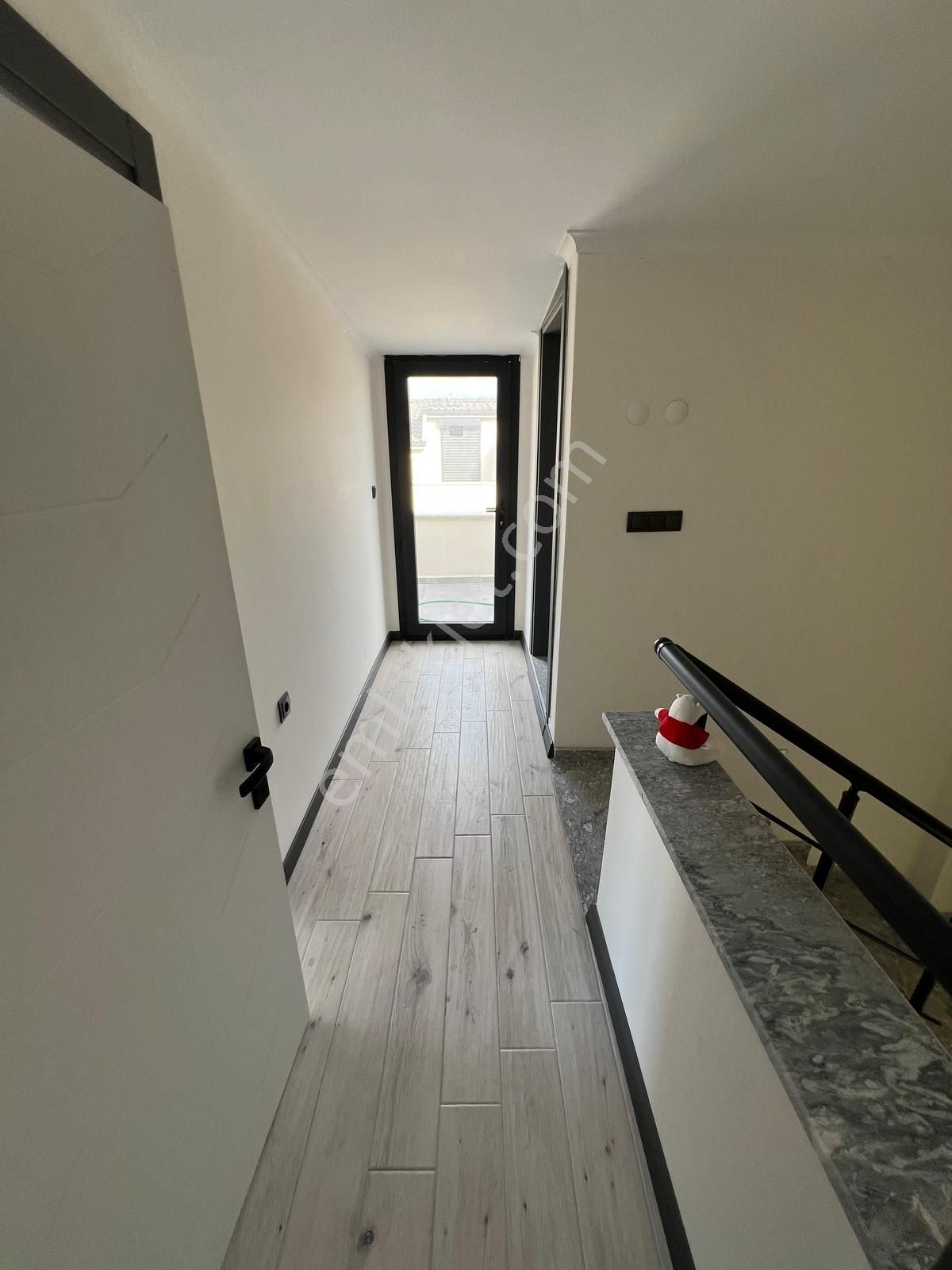 Dikili Merkez'de Denize Yakın | 5+1 Tripleks Müstakil Villa - Görsel 30