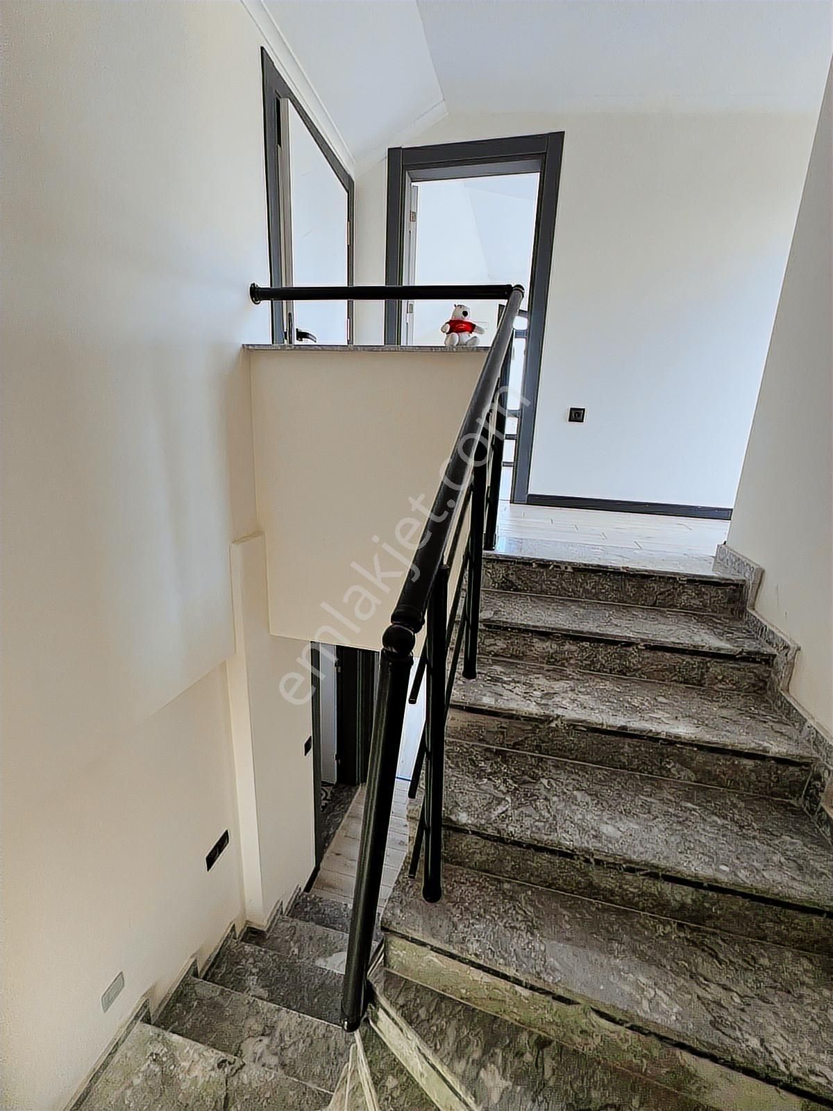 Dikili Merkez'de Denize Yakın | 5+1 Tripleks Müstakil Villa - Görsel 33