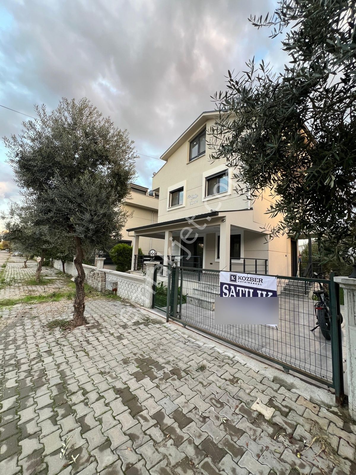 Dikili Merkez'de Denize Yakın | 5+1 Tripleks Müstakil Villa - Görsel 3