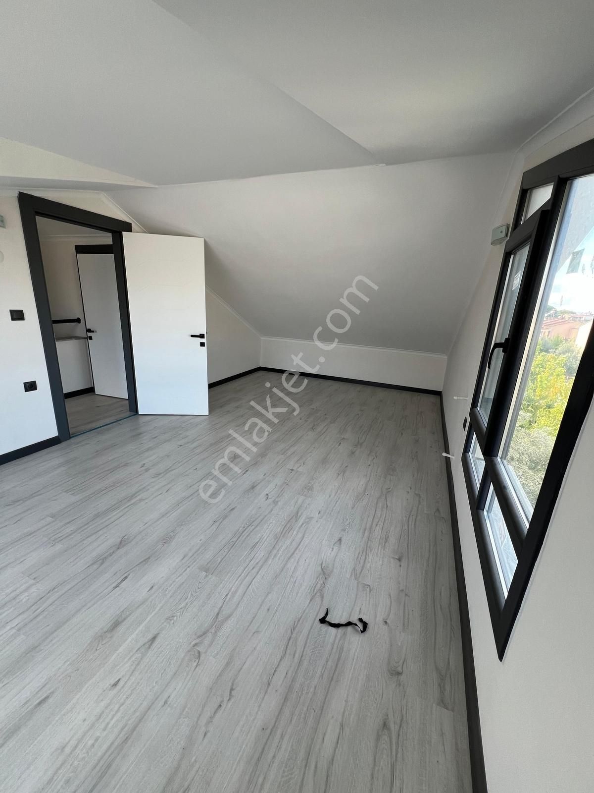 Dikili Merkez'de Denize Yakın | 5+1 Tripleks Müstakil Villa - Görsel 29